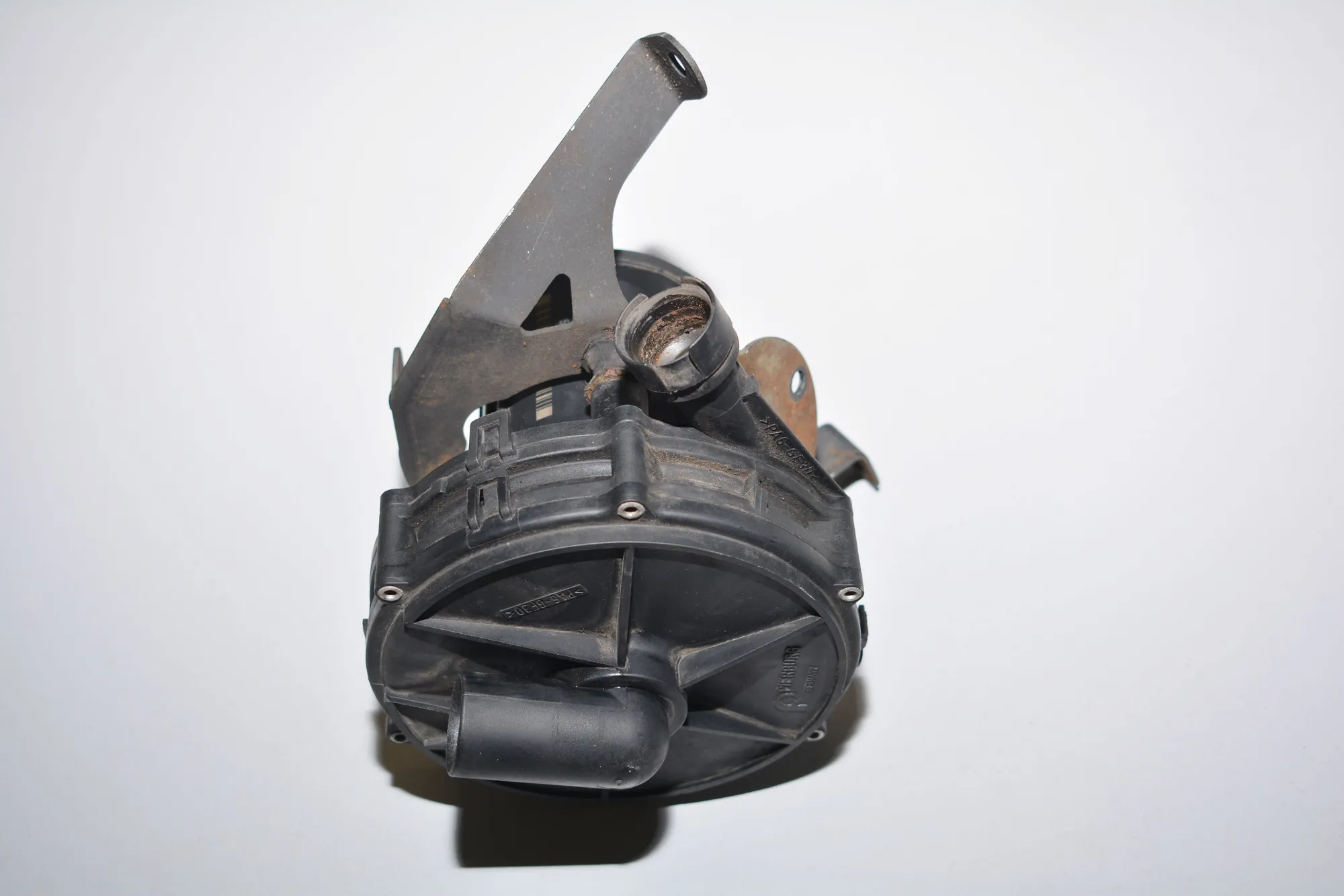 Other Engine Compartment Parts – OEM 1437910 · BMW X5 (E53) 4.6 is 2002 – 4