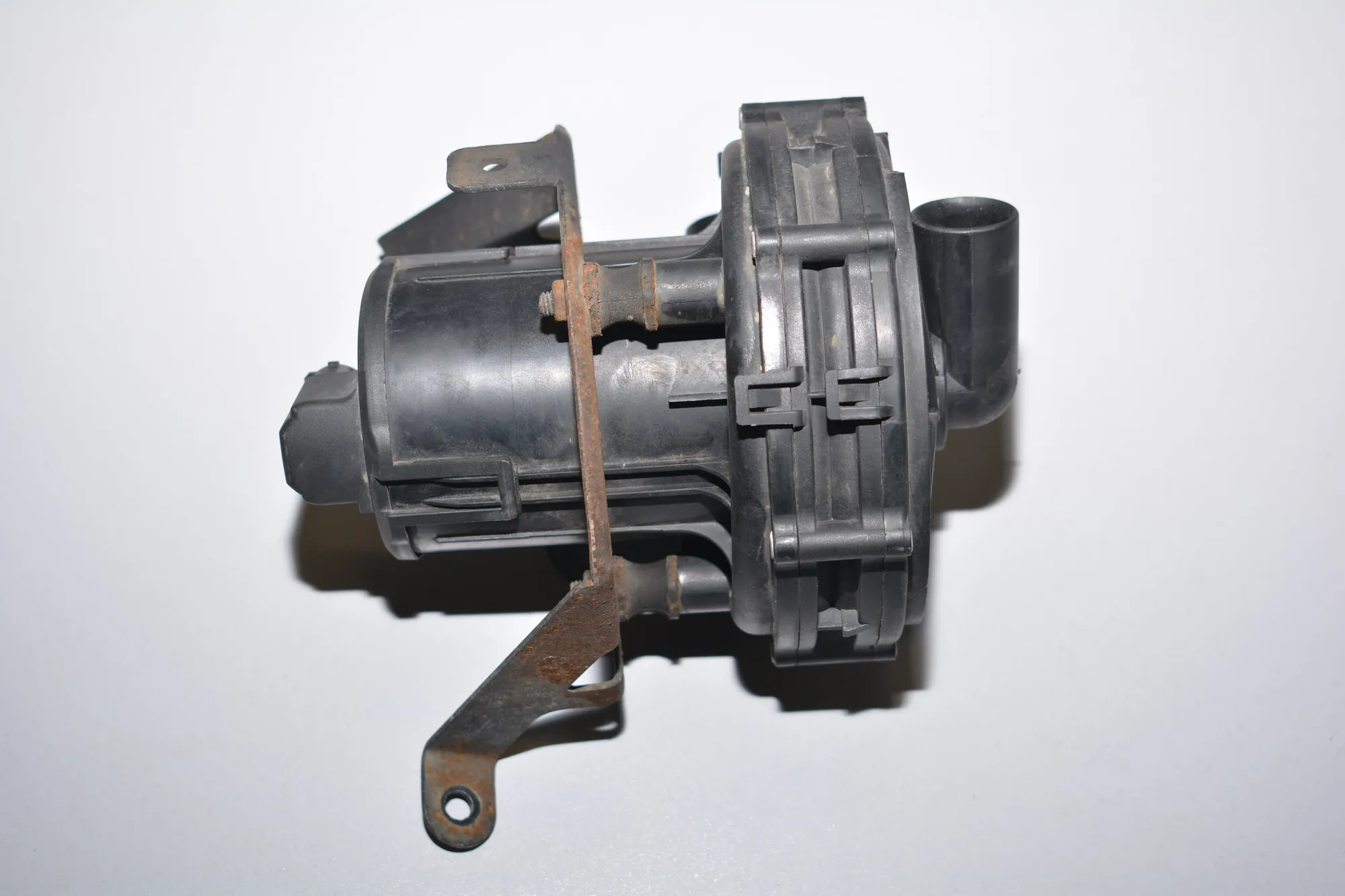 Other Engine Compartment Parts – OEM 1437910 · BMW X5 (E53) 4.6 is 2002 – 2