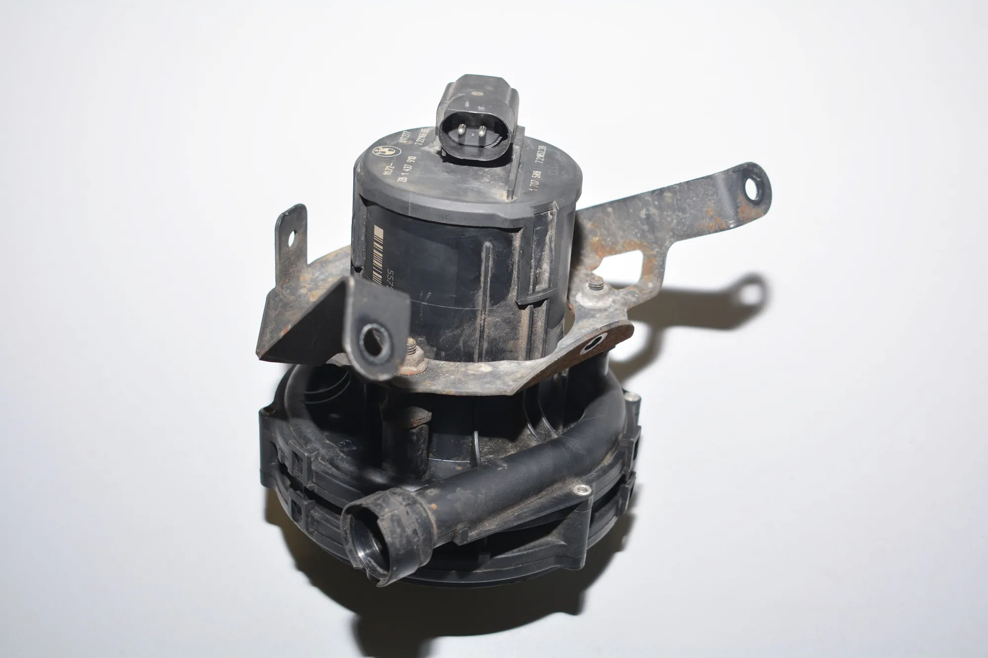 Other Engine Compartment Parts – OEM 1437910 · BMW X5 (E53) 4.6 is 2002
