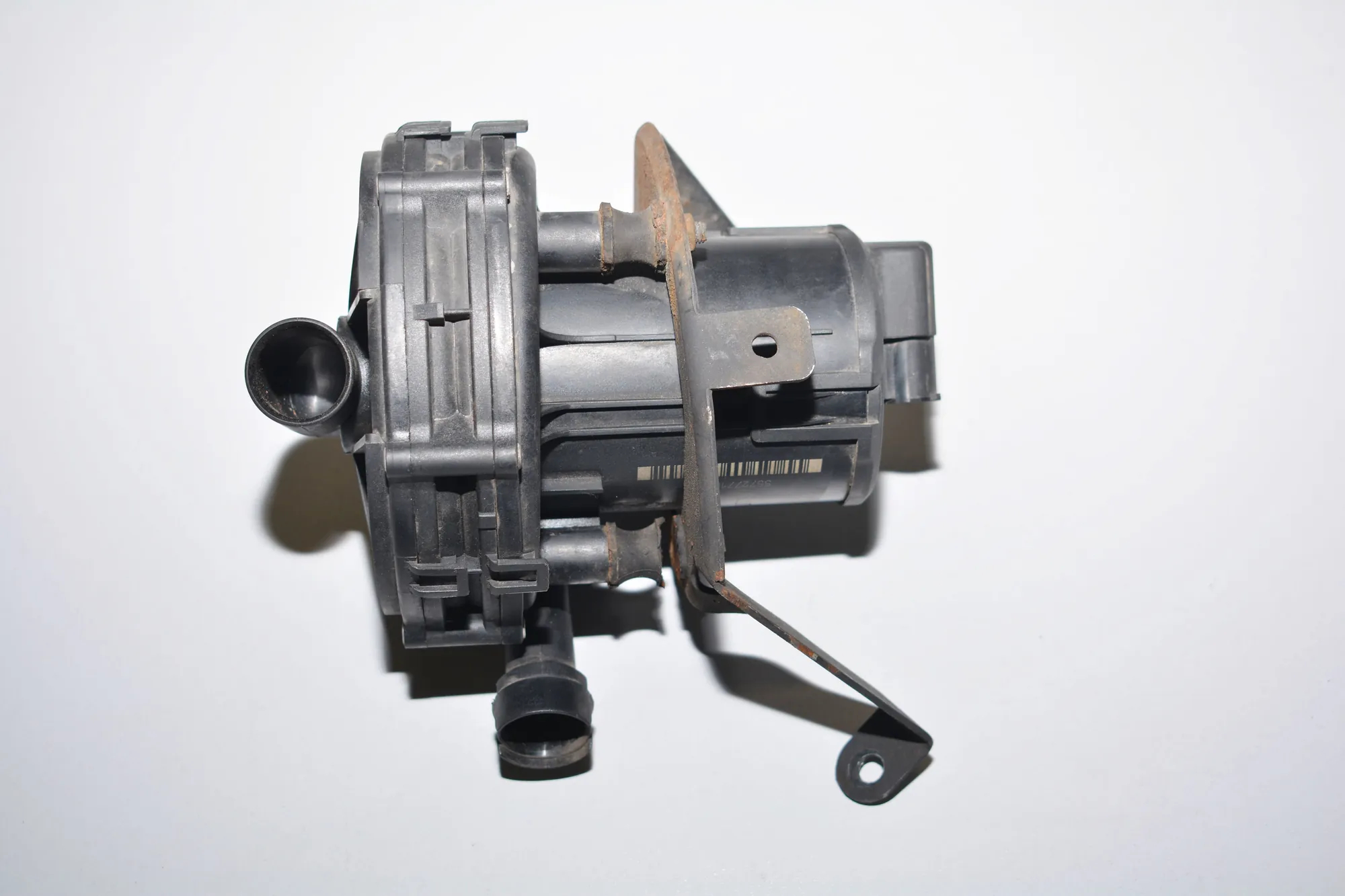 Other Engine Compartment Parts – OEM 1437910 · BMW X5 (E53) 4.6 is 2002 – 3