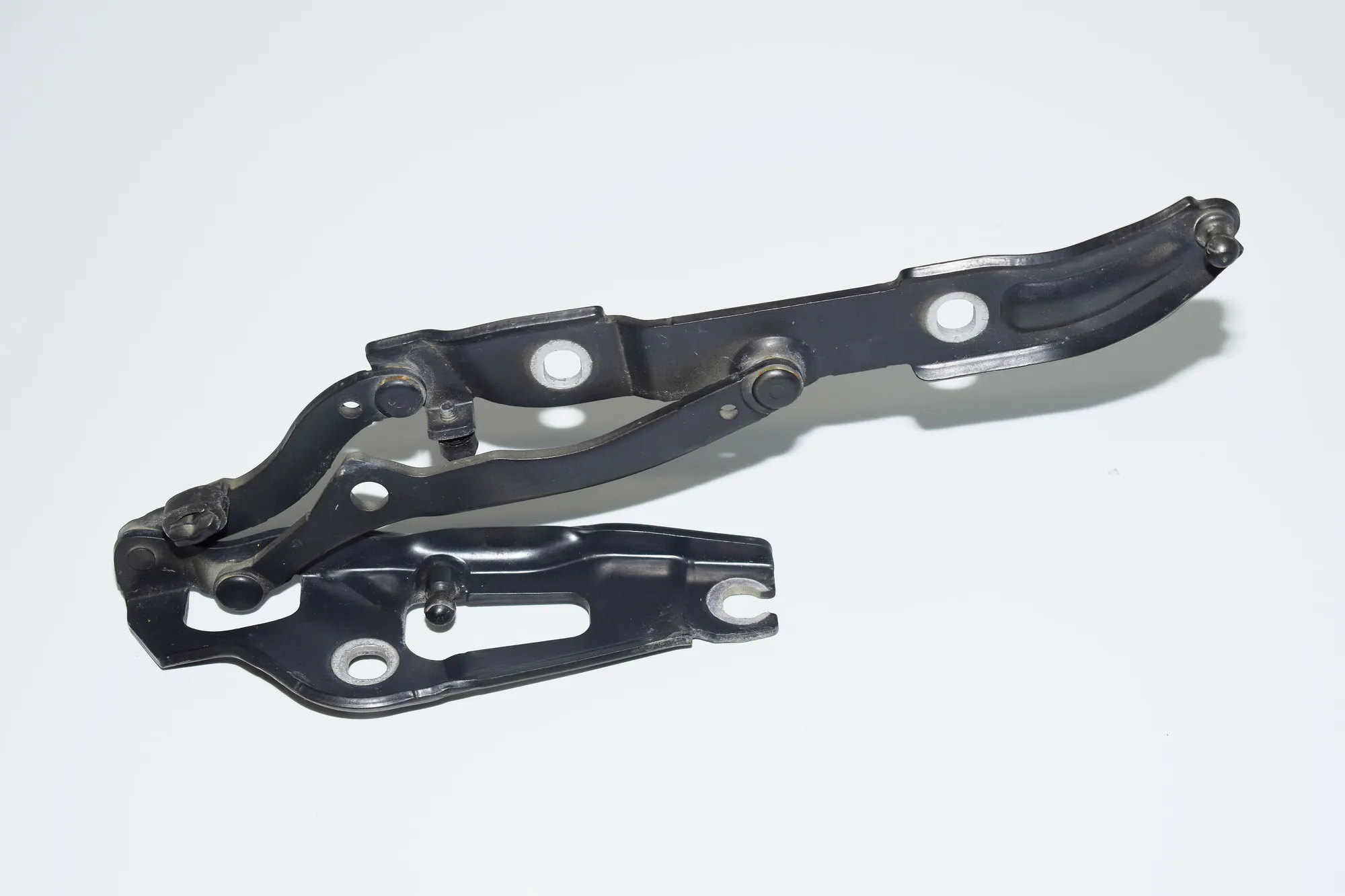 Left Side Bootlid Hinge – OEM 7060627 · BMW 3 (E90) 318 d 2010 – 2