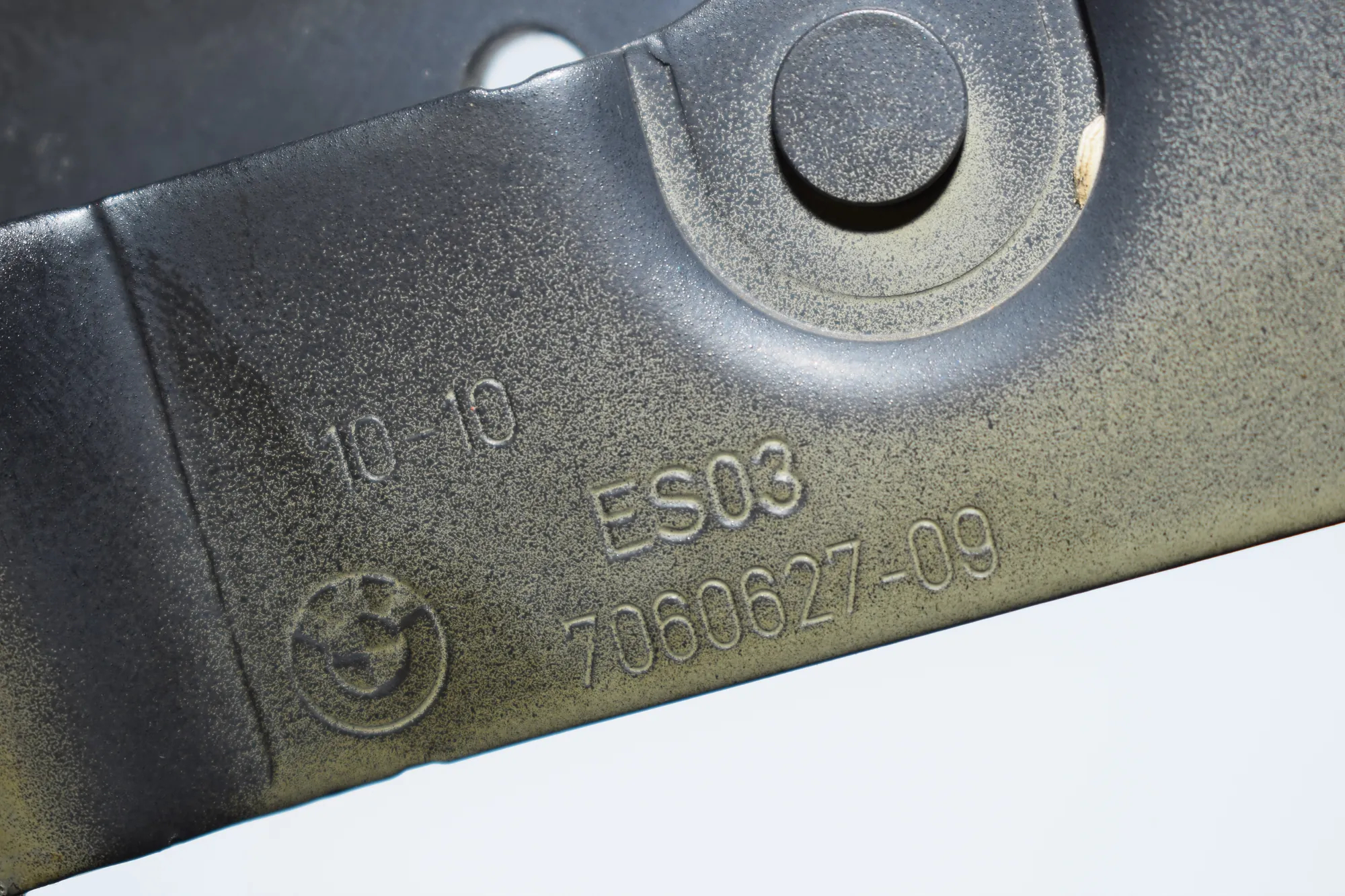 Left Side Bootlid Hinge – OEM 7060627 · BMW 3 (E90) 318 d 2010 – 4