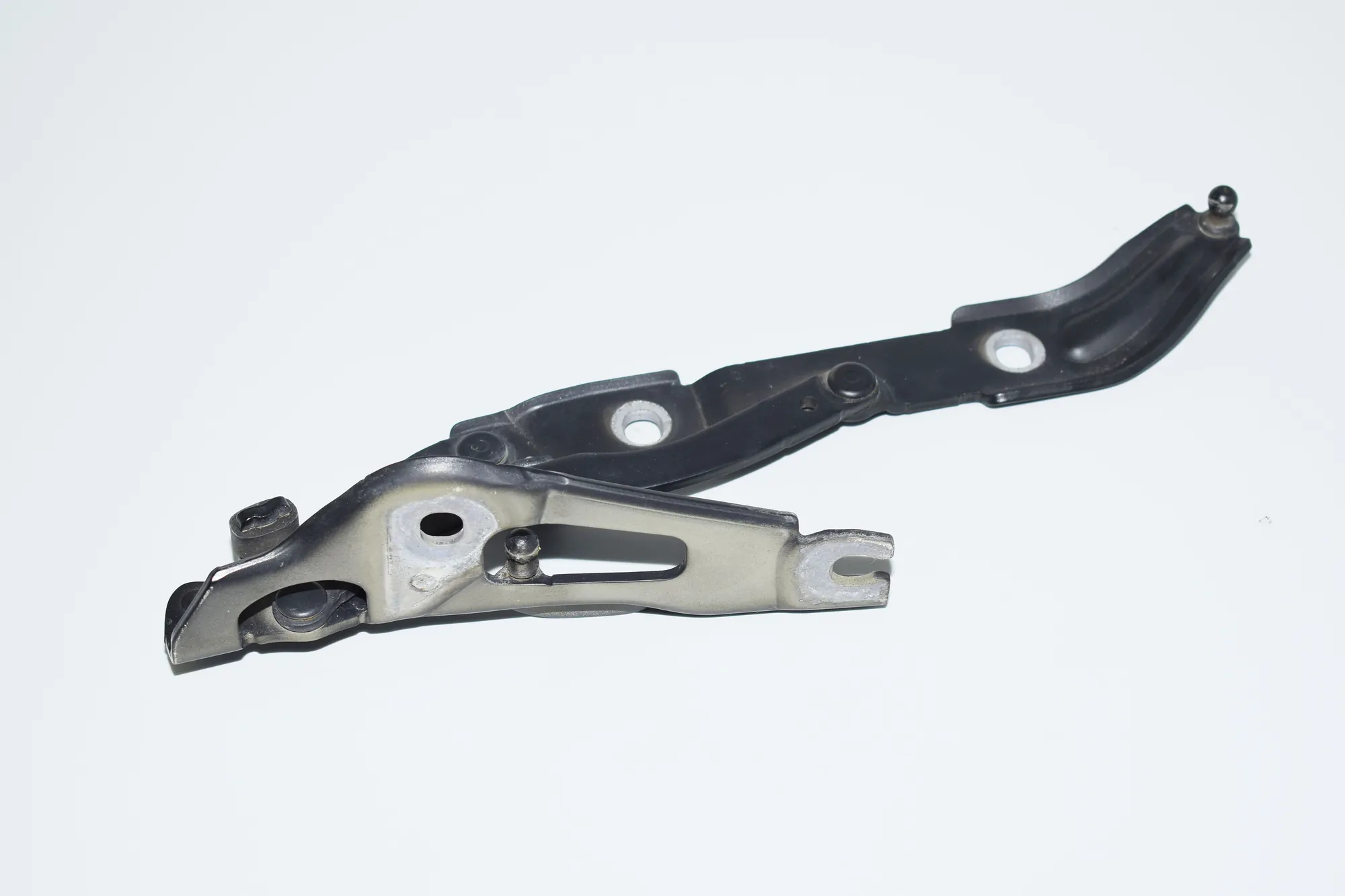 Left Side Bootlid Hinge – OEM 7060627 · BMW 3 (E90) 318 d 2010
