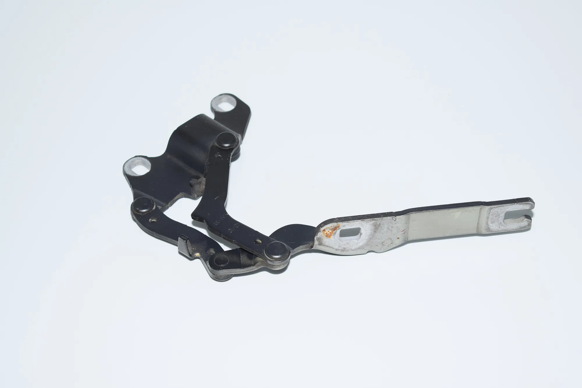 Front Right Bonnet Hinge – OEM 7115264 · BMW 3 (E90) 318 d 2010