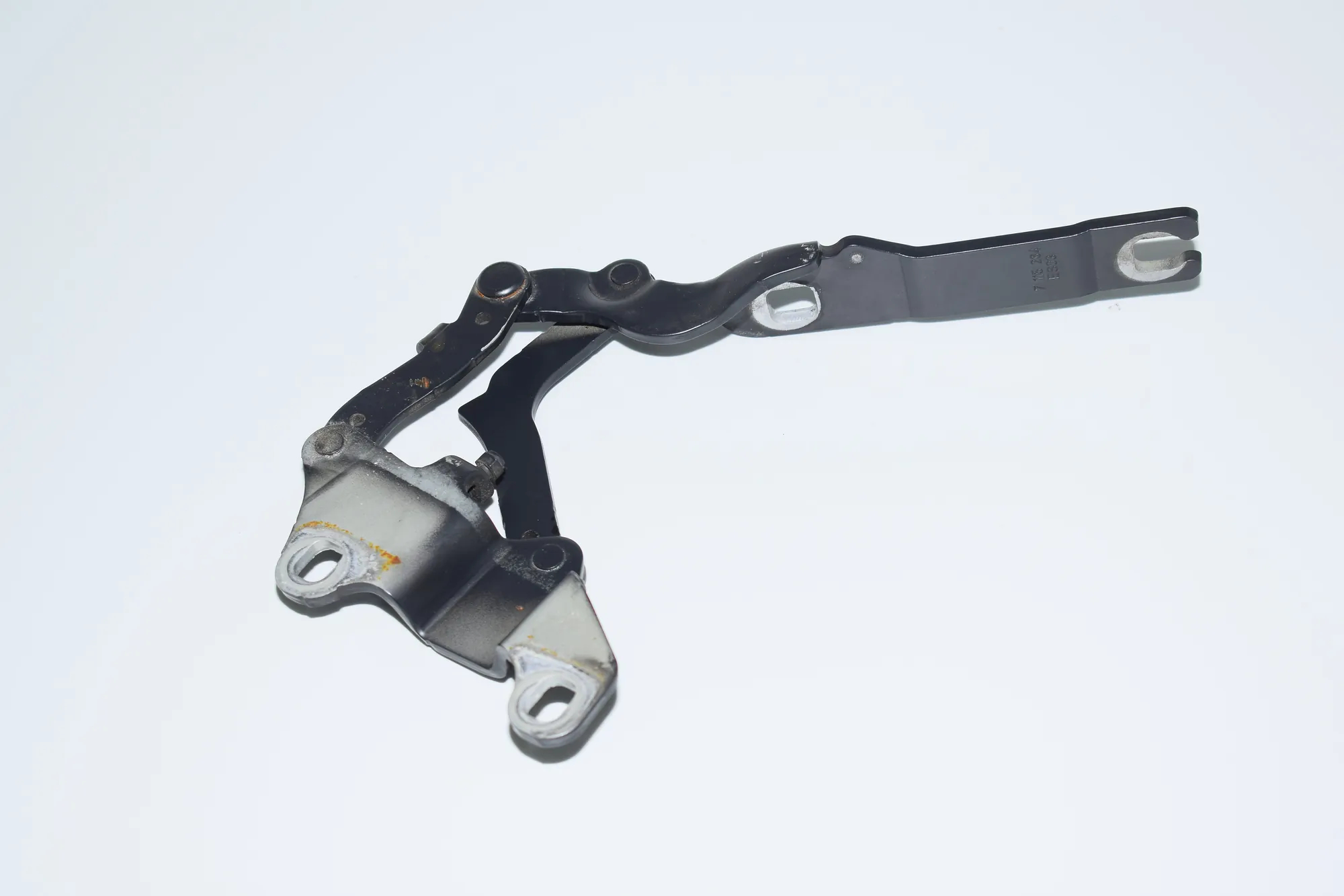 Front Right Bonnet Hinge – OEM 7115264 · BMW 3 (E90) 318 d 2010 – 2