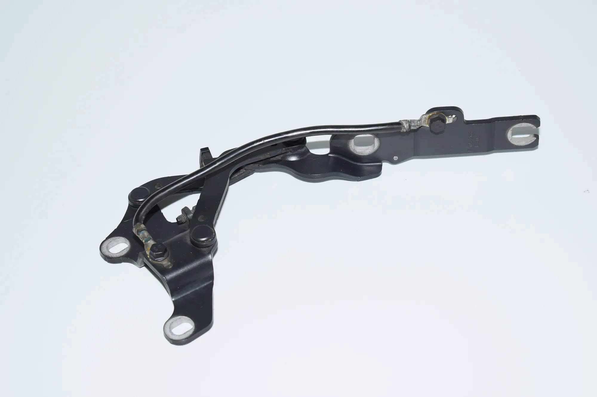 Front Left Bonnet Hinge – OEM 7115263 · BMW 3 (E90) 318 d 2010