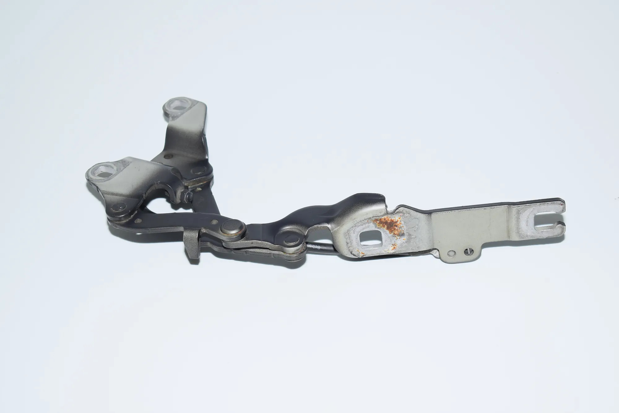 Front Left Bonnet Hinge – OEM 7115263 · BMW 3 (E90) 318 d 2010 – 3