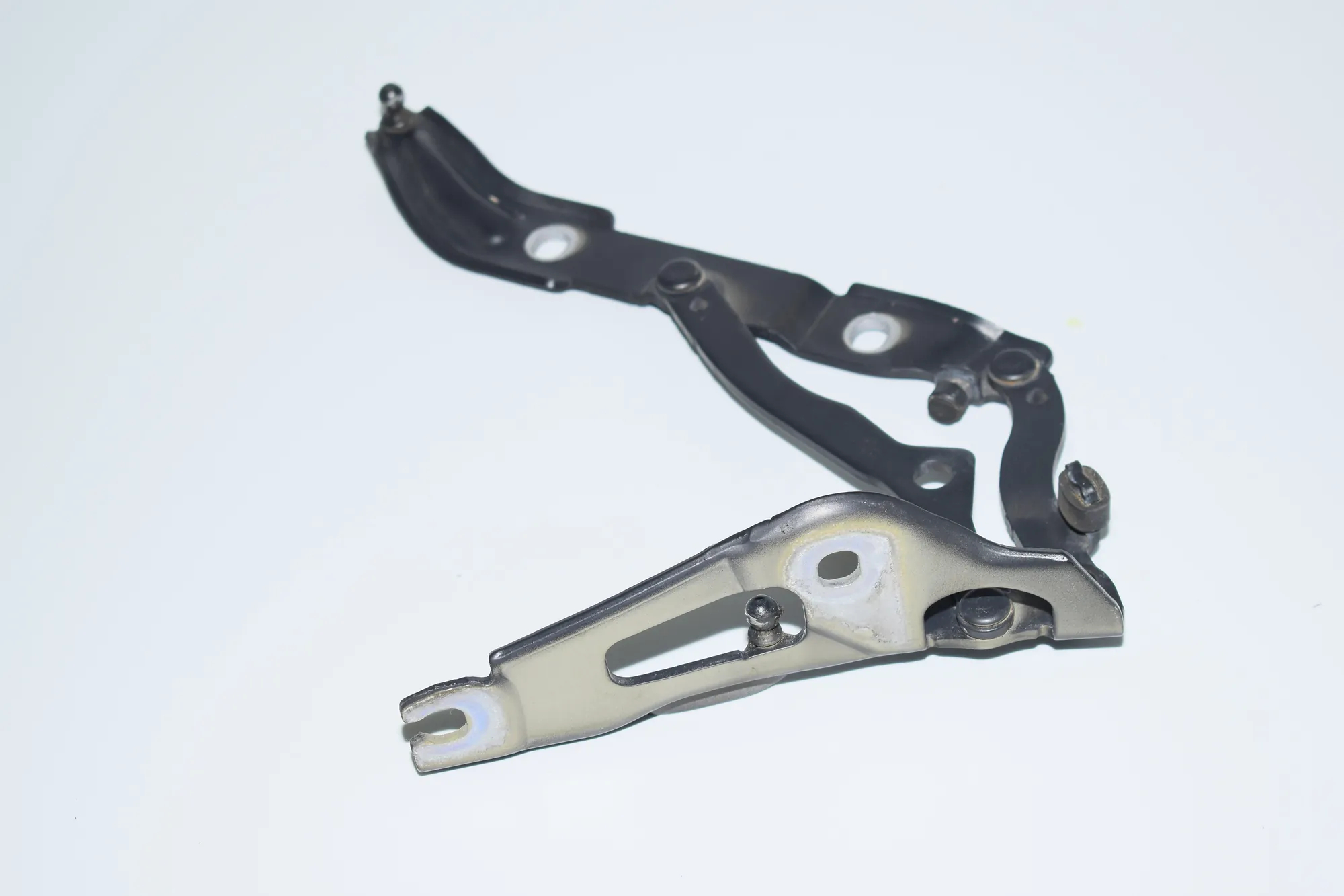 Right Side Bootlid Hinge – OEM 7060628 · BMW 3 (E90) 318 d 2010 – 2