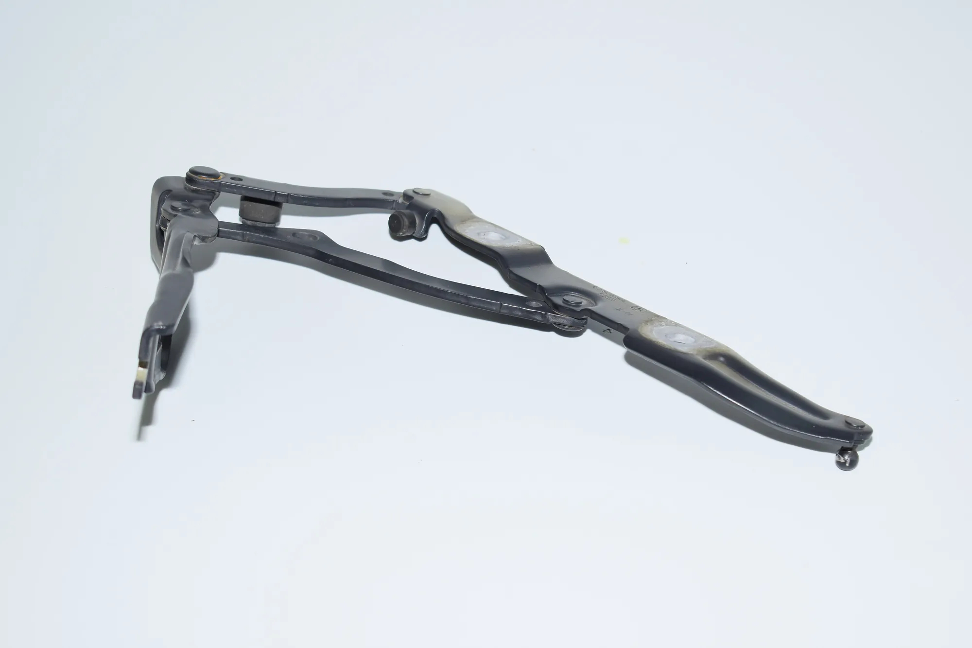 Right Side Bootlid Hinge – OEM 7060628 · BMW 3 (E90) 318 d 2010 – 3
