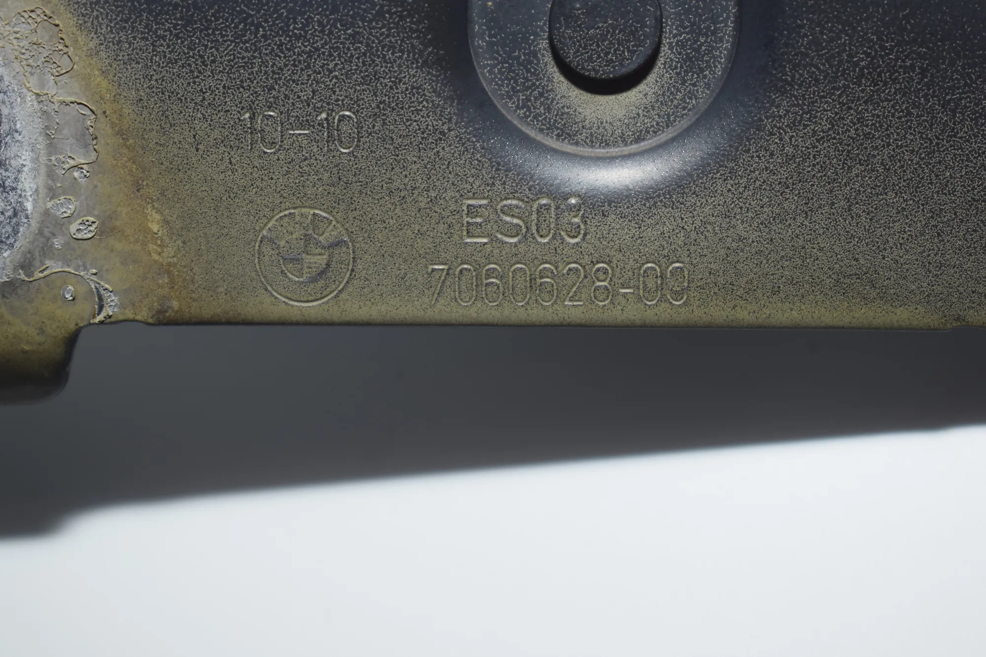 Right Side Bootlid Hinge – OEM 7060628 · BMW 3 (E90) 318 d 2010 – 4