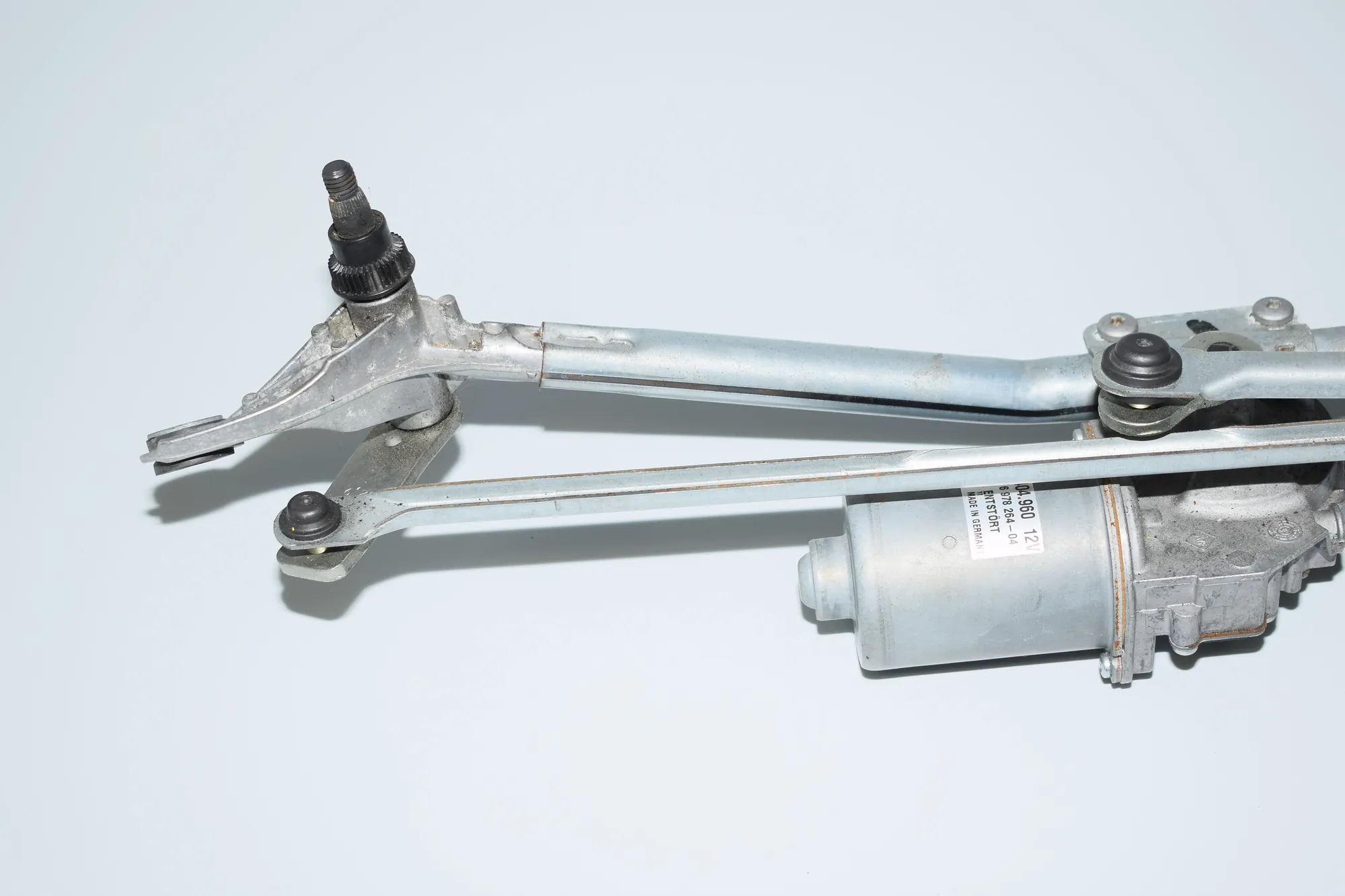 Front Windshield Wiper Mechanism – OEM 6978264 · BMW 3 (E90) 318 d 2010 – 4