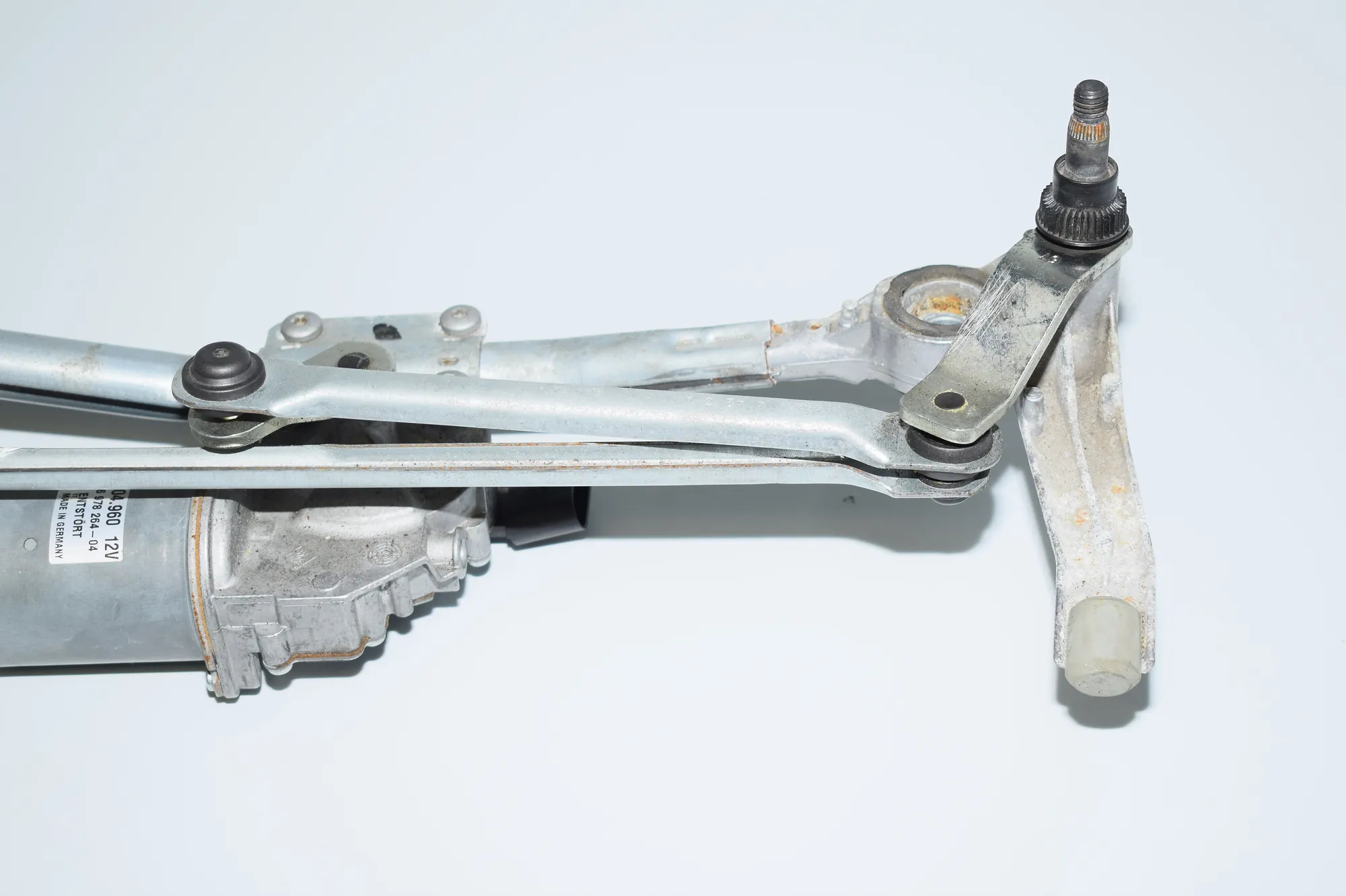 Front Windshield Wiper Mechanism – OEM 6978264 · BMW 3 (E90) 318 d 2010 – 3