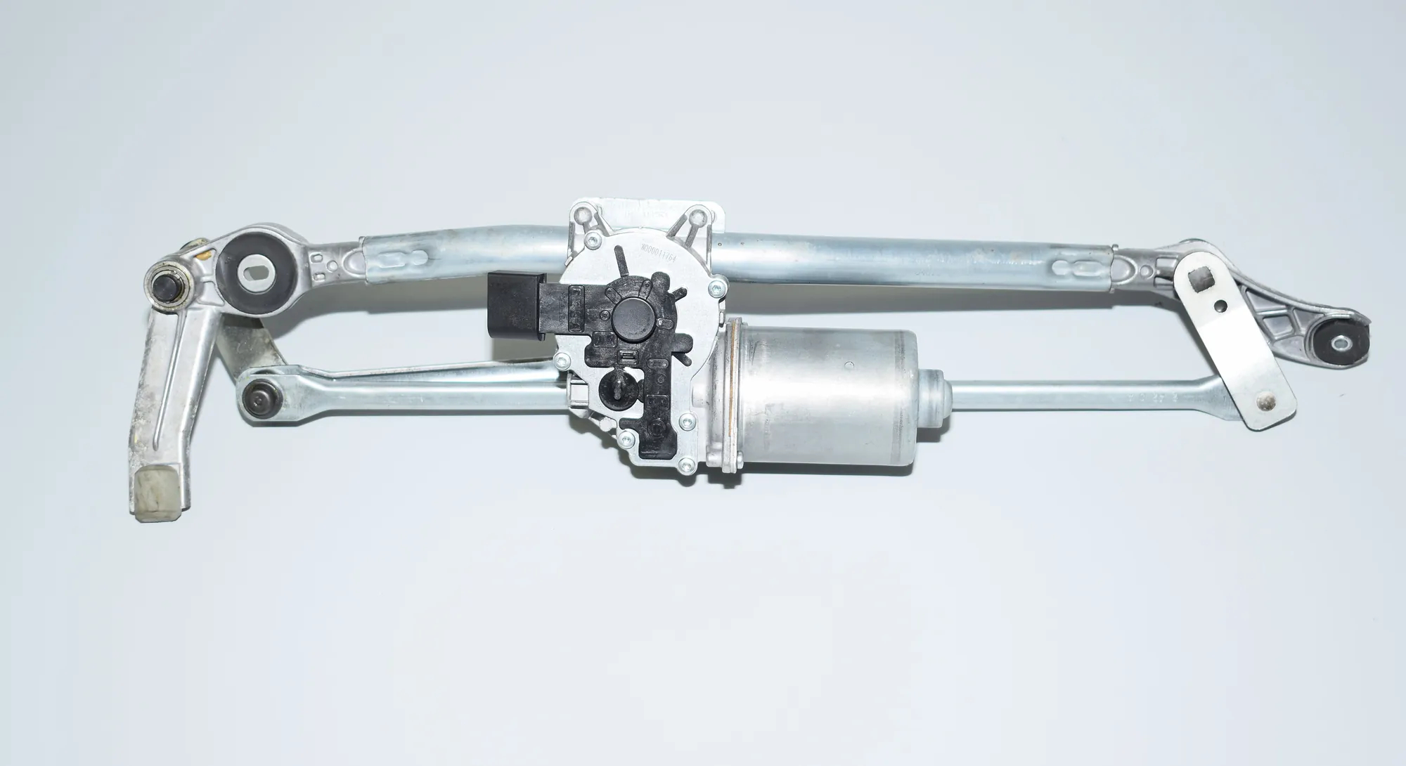 Front Windshield Wiper Mechanism – OEM 6978264 · BMW 3 (E90) 318 d 2010 – 2