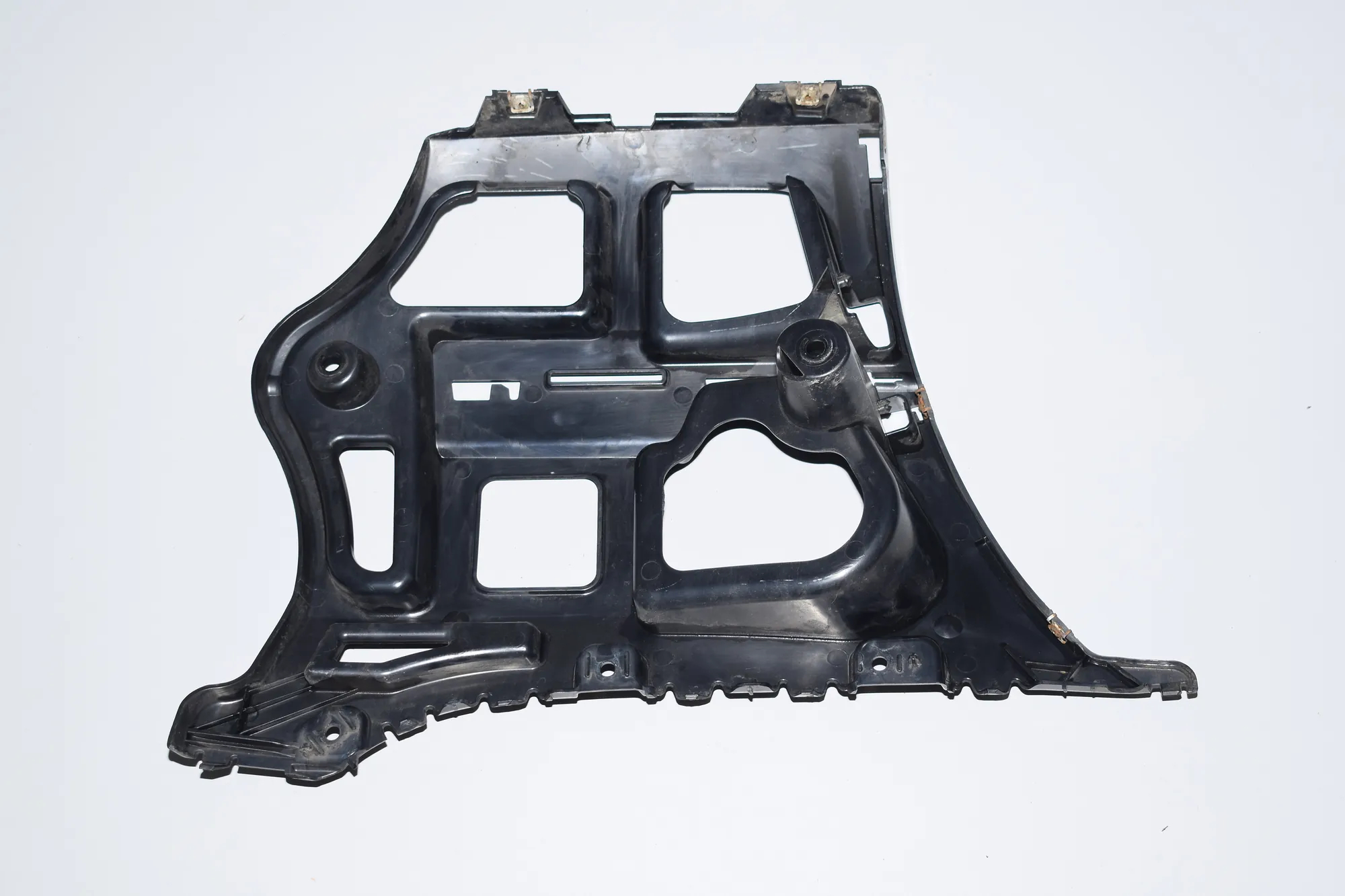 Rear Right Bumper Bracket – OEM 7202668 · BMW 3 (E90) 318 d 2010 – 2