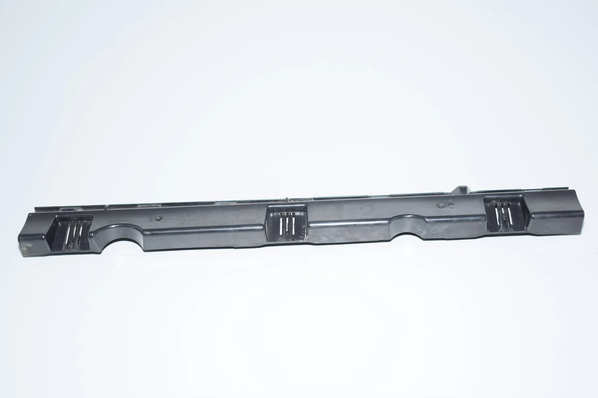 Sideskirt Bracket – OEM 7202657 · BMW 3 (E90) 318 d 2010 – 2