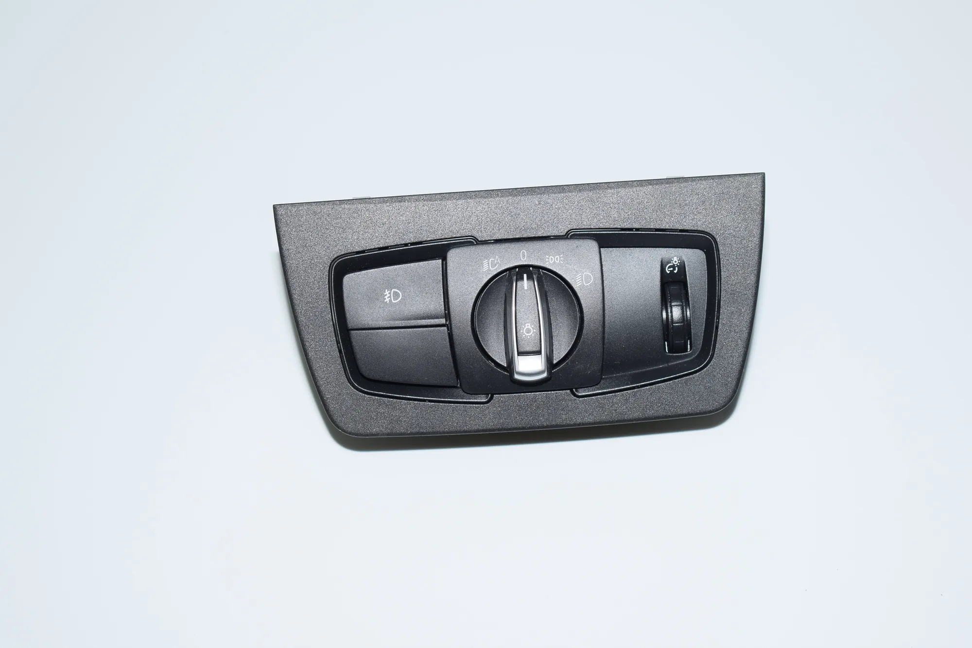 Headlight Switch Control Unit – OEM 6847506 · BMW 3 (F30, F80) BMW 3 (F30, F80) 2015