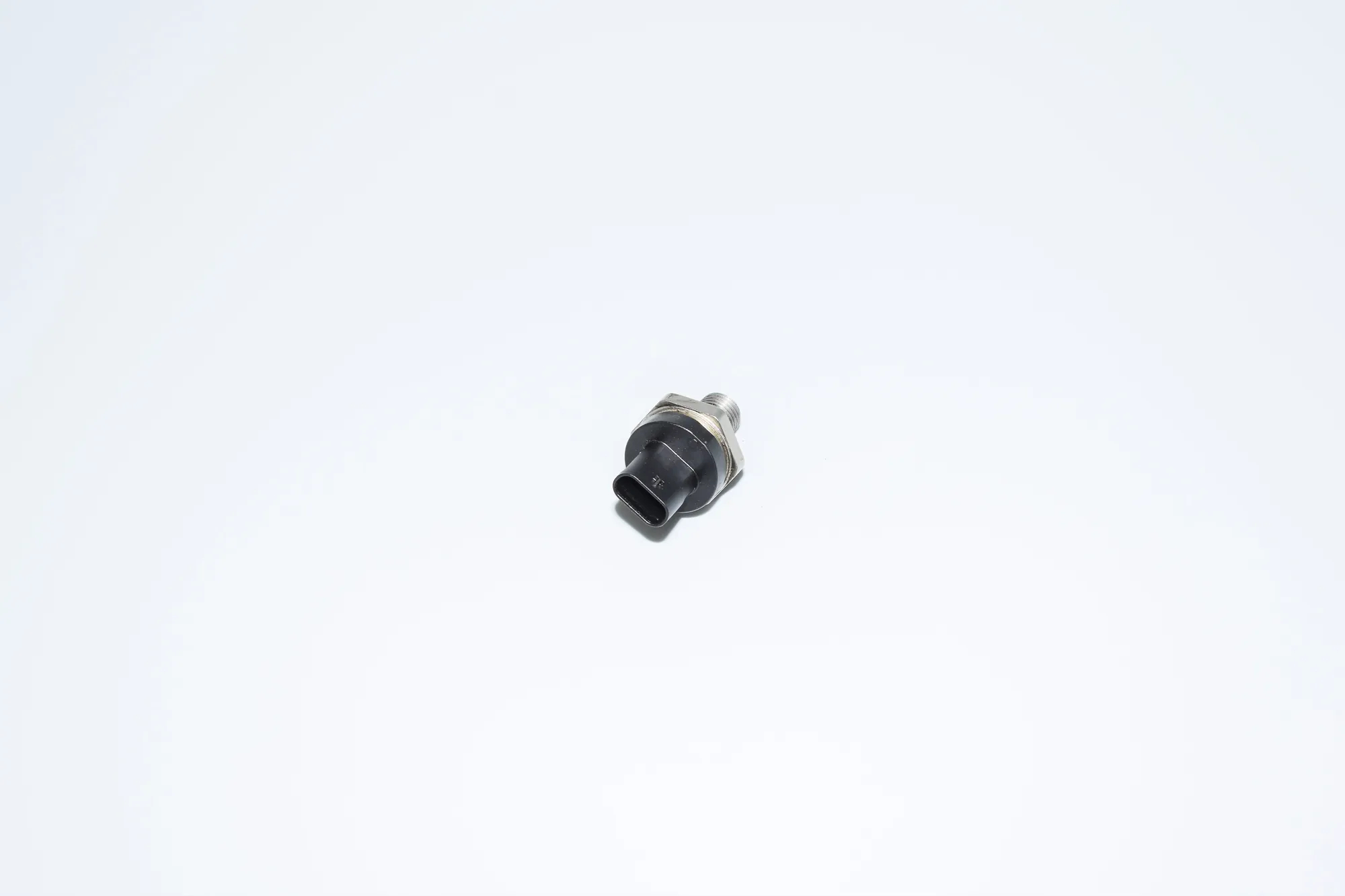 Fuel Rail Pressure Sensor – OEM 0261230403 · BMW 7 (G11, G12) BMW 7 (G11, G12) 2015