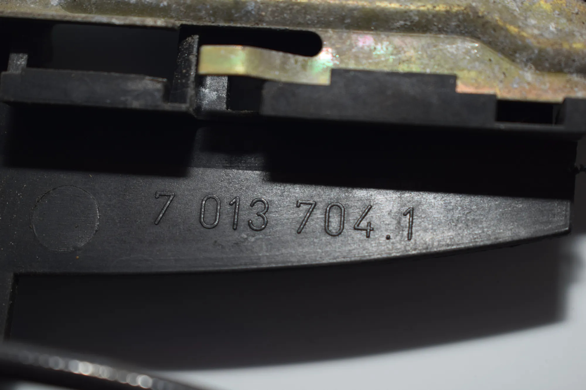Rear Right Door Interior Handle Frame – OEM 7013704 · BMW 7 (E65, E66, E67) 730 Ld 2005 – 4