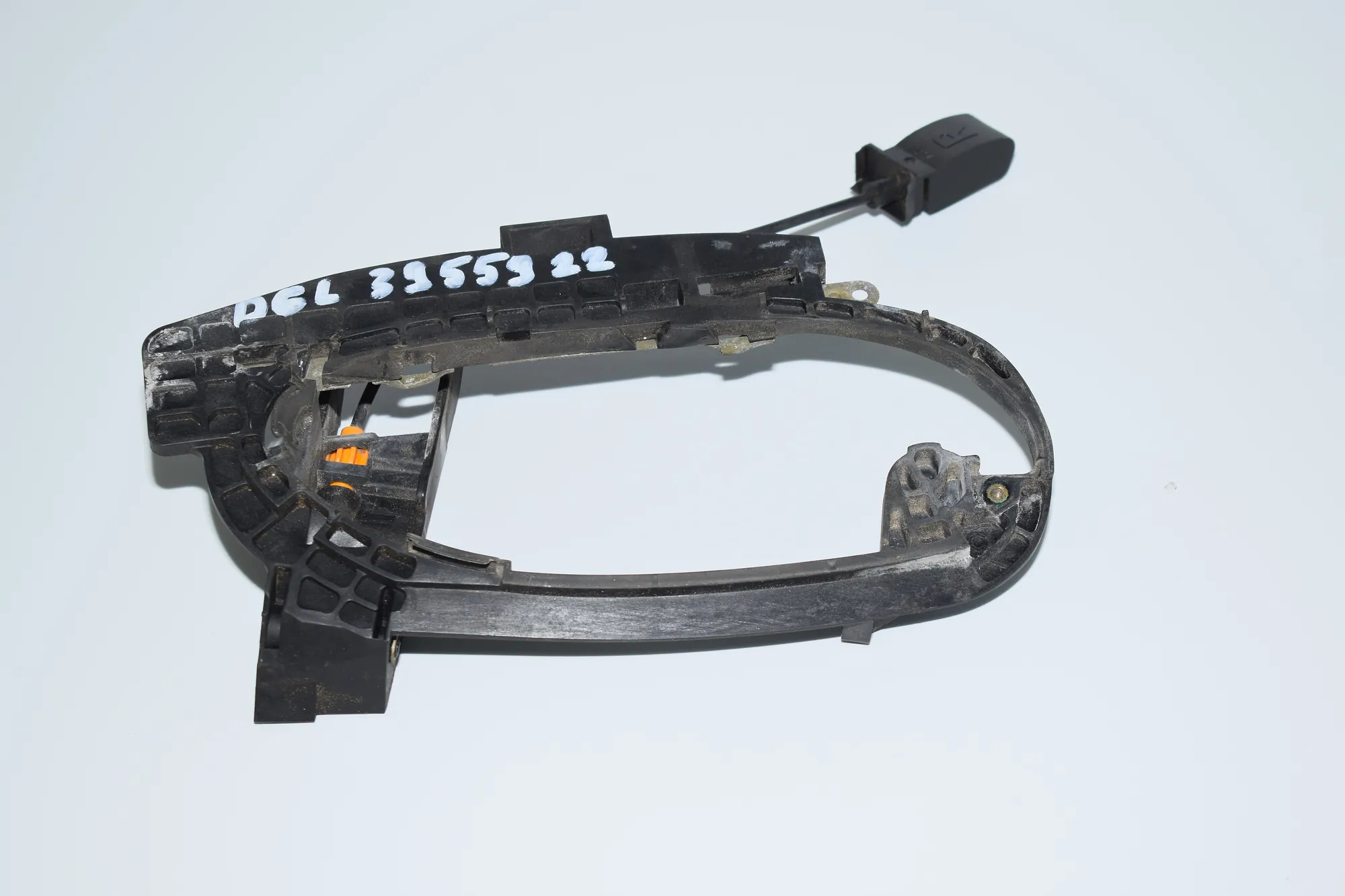 Rear Right Door Interior Handle Frame – OEM 7013704 · BMW 7 (E65, E66, E67) 730 Ld 2005 – 3