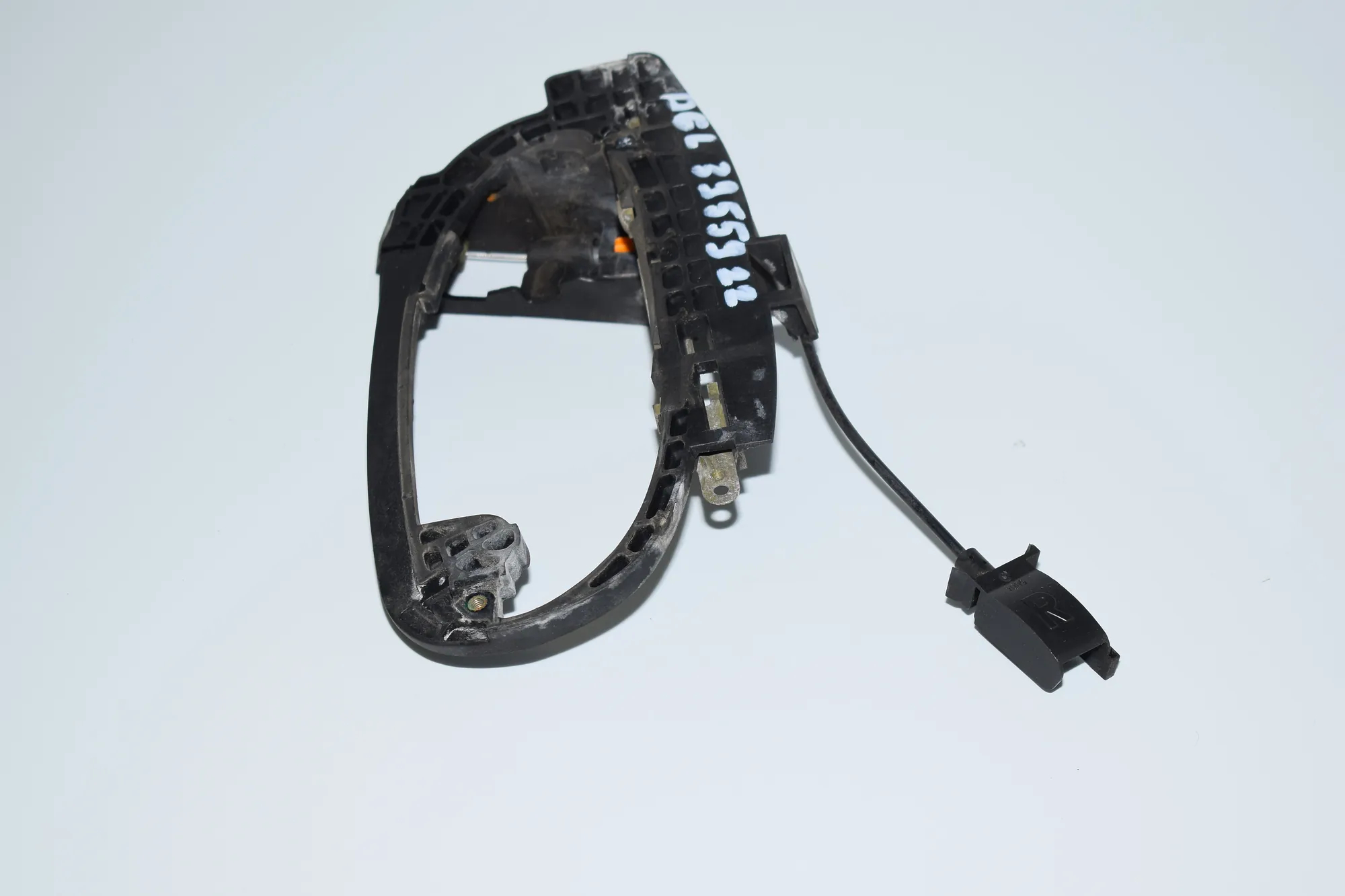 Rear Right Door Interior Handle Frame – OEM 7013704 · BMW 7 (E65, E66, E67) 730 Ld 2005 – 2