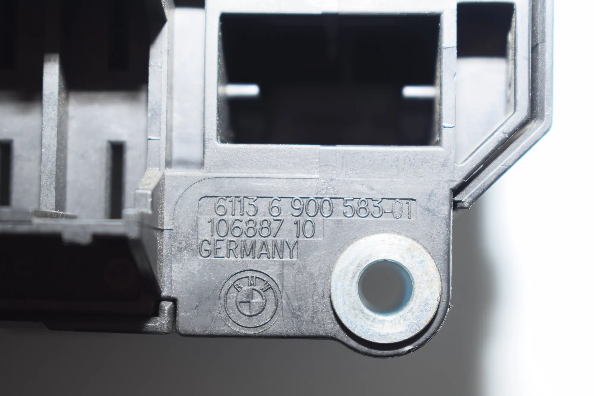 Fuse Box – OEM 6900583 · BMW 7 (E65, E66, E67) 730 Ld 2005 – 4