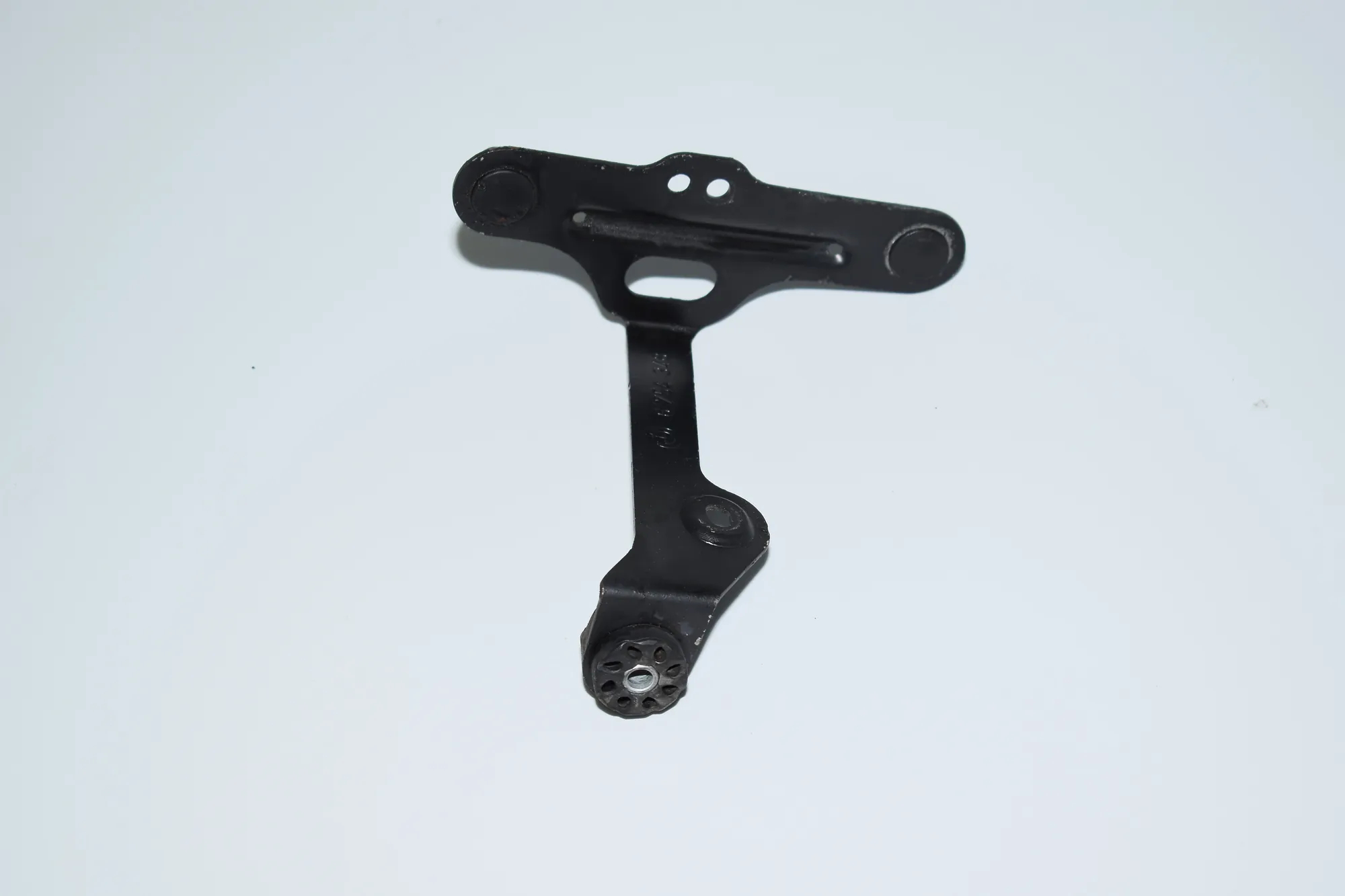ABS Pump Holder – OEM 6754348 · BMW 7 (E65, E66, E67) 730 Ld 2005 – 2
