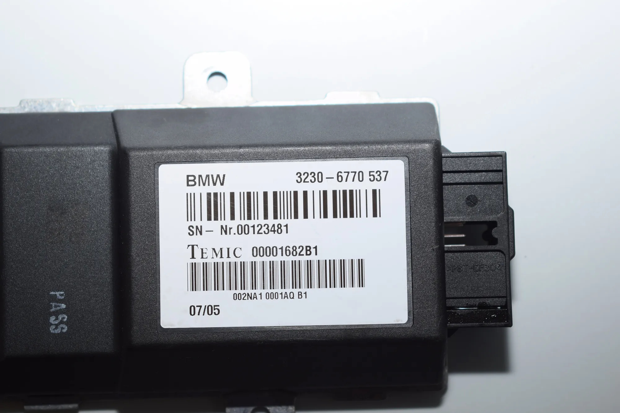 Other Control Units – OEM 6770537 · BMW 7 (E65, E66, E67) 730 Ld 2005 – 4