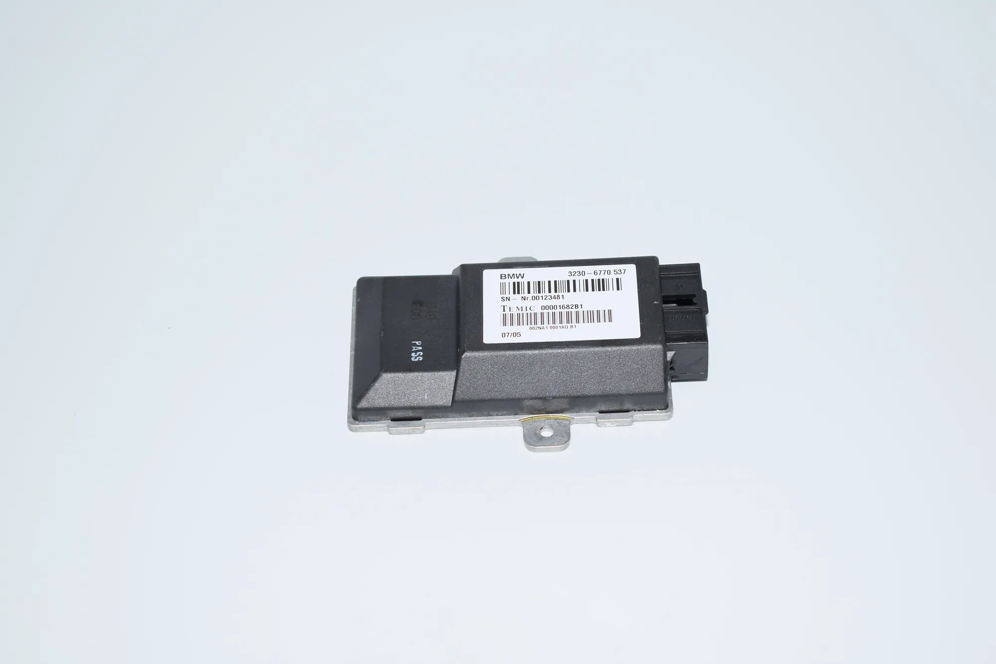 Other Control Units – OEM 6770537 · BMW 7 (E65, E66, E67) 730 Ld 2005