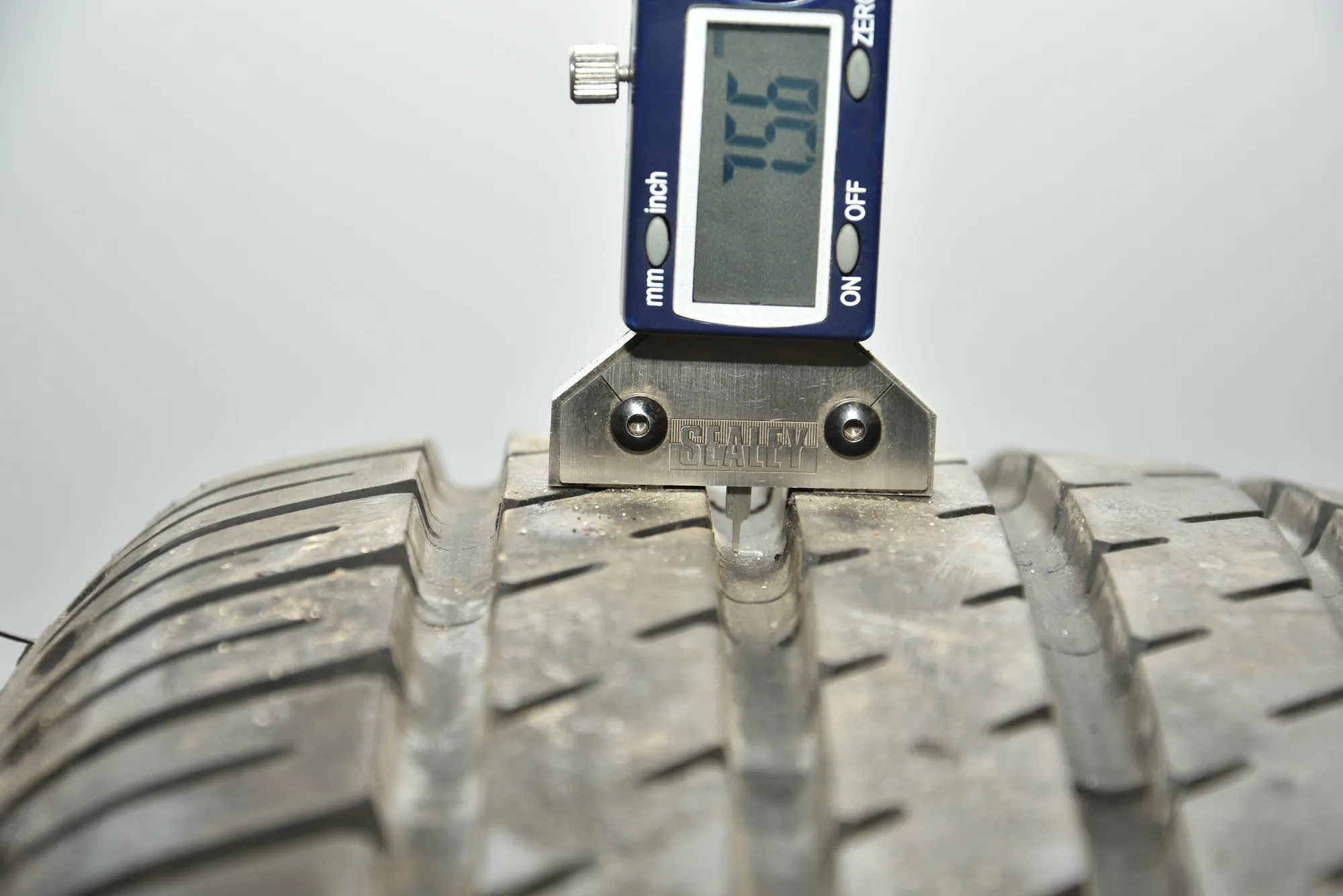Tire · BMW 5 Touring (E39) 525 d 2003 – 2