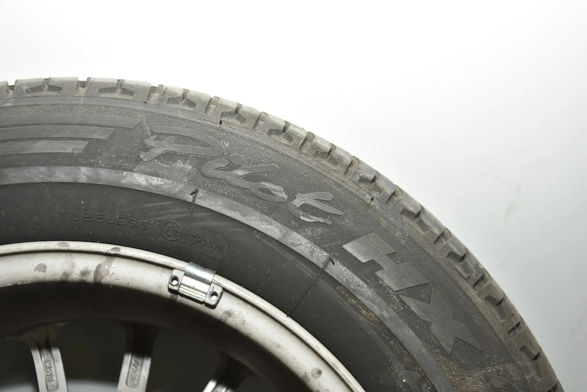 Tire · BMW 5 Touring (E39) 525 d 2003 – 4