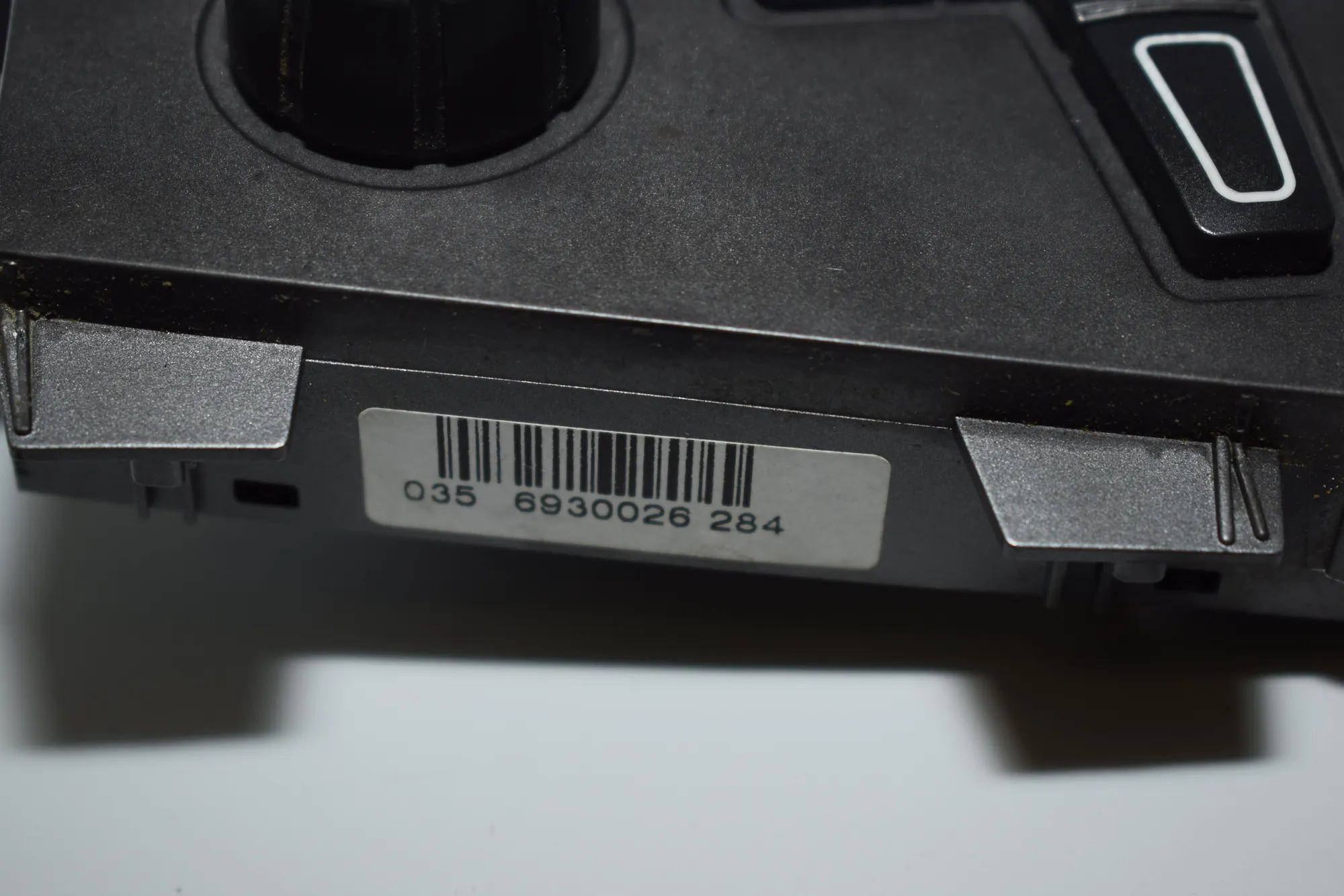 Front Right Seat Control Unit – OEM 6918403 · BMW 7 (E65, E66, E67) 730 Ld 2005 – 3