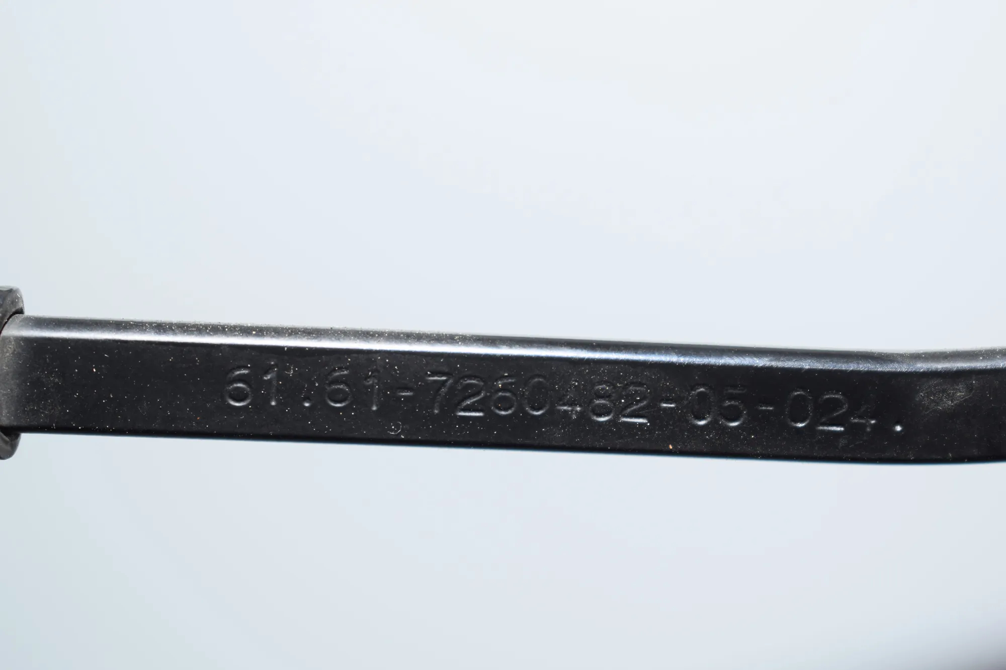 Front Wiper Arms – OEM 7260482 · BMW 3 (F30, F80) 330 d xDrive 2014 – 4