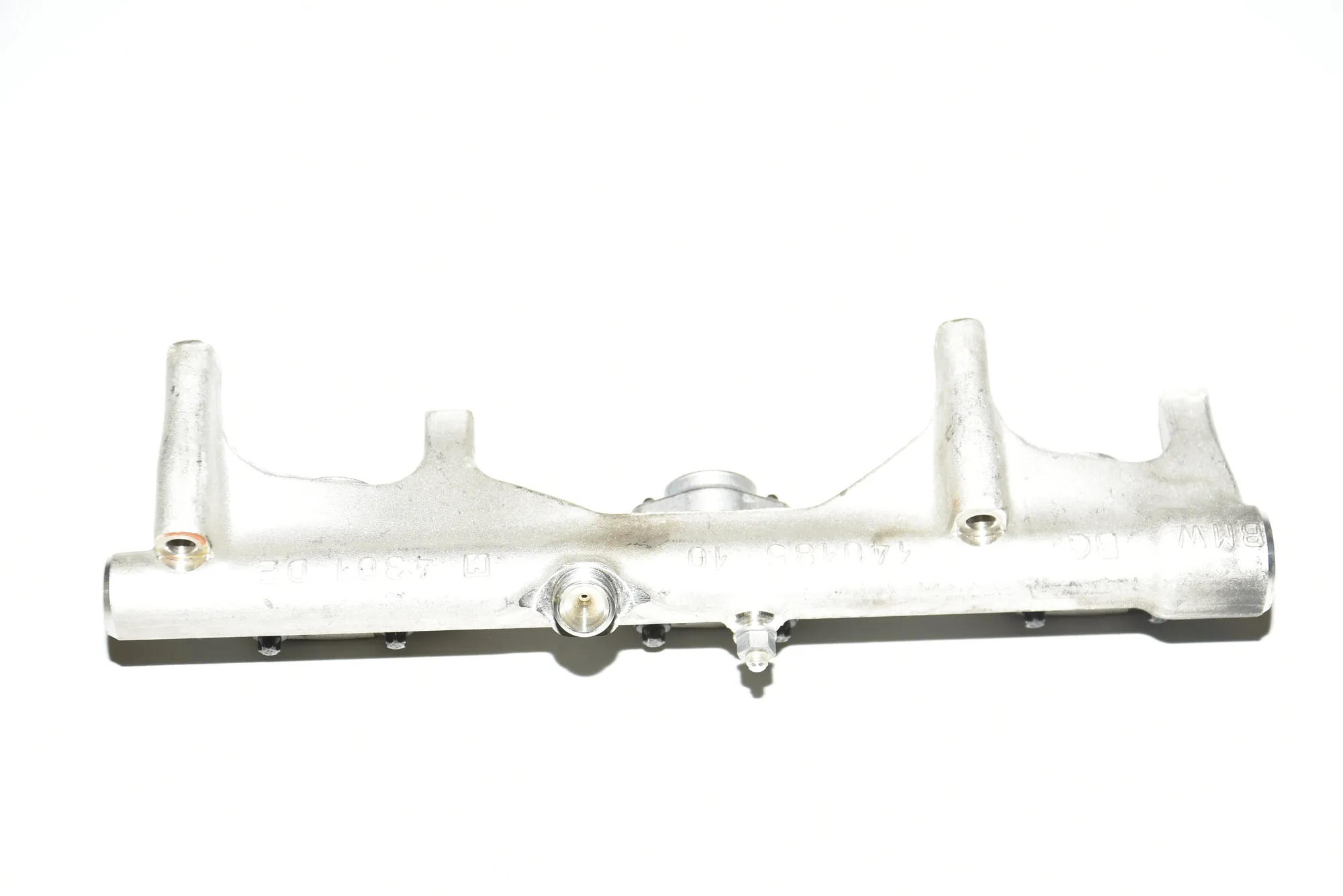 Right Side Fuel Rail – OEM 7643082 · BMW 3 (F30, F80) BMW 3 (F30, F80) 340 i 2015 – 2