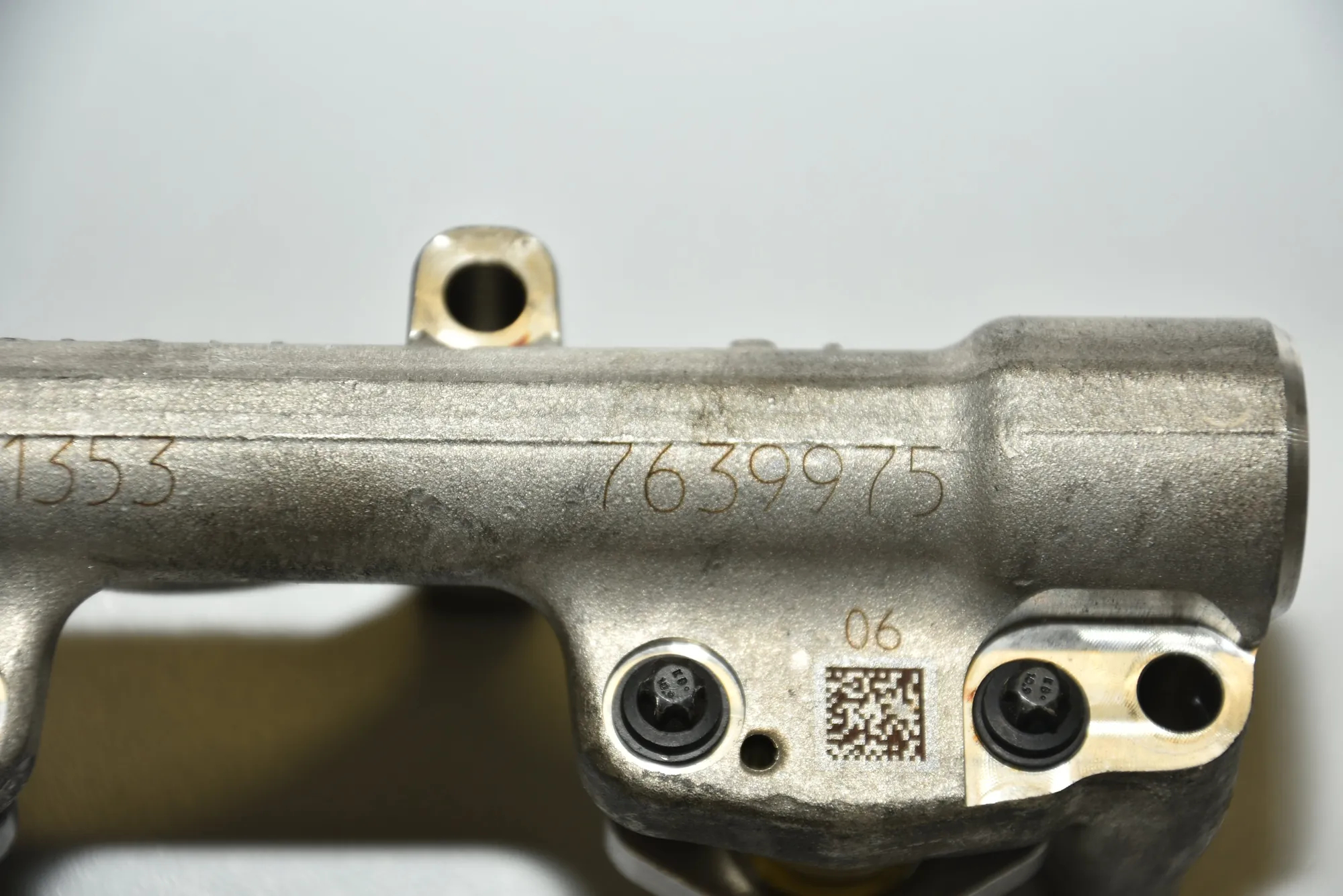 Left Side Fuel Rail – OEM 7639975 · BMW 3 (F30, F80) BMW 3 (F30, F80) 340 i 2015 – 4