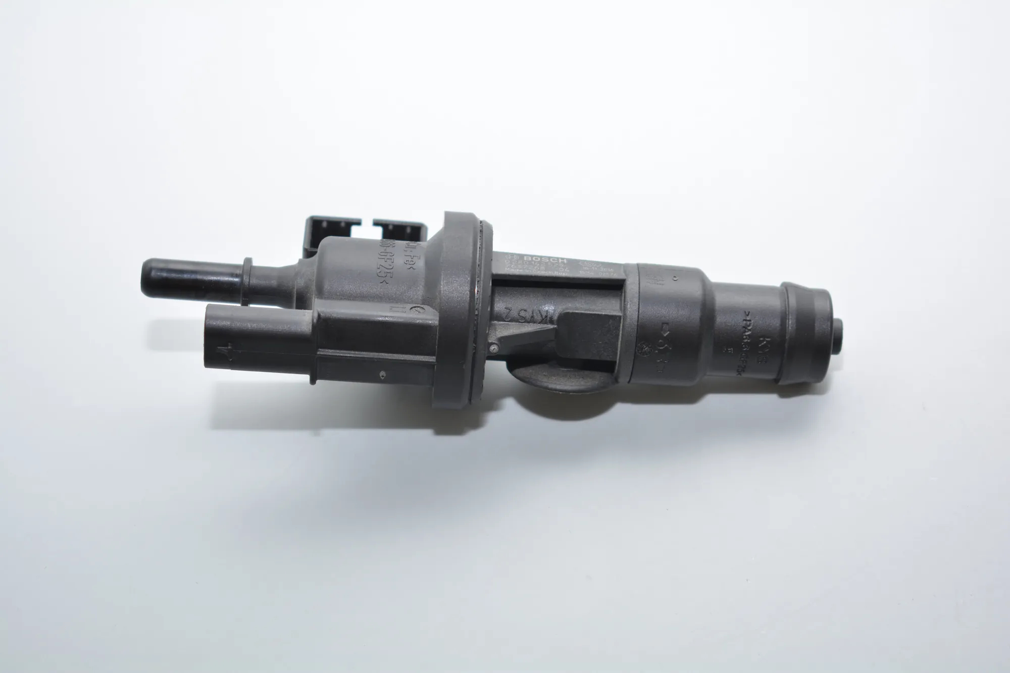 Vacuum Valve – OEM 7637268 · BMW i3 (I01) Hybrid 2016
