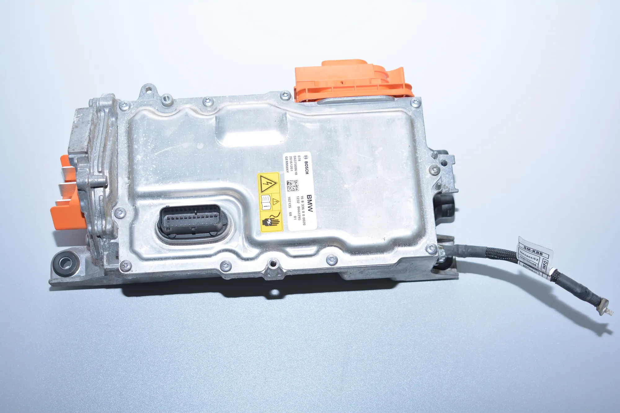 Other Control Units – OEM 0437508610 · BMW i3 (I01) Hybrid 2016 – 4