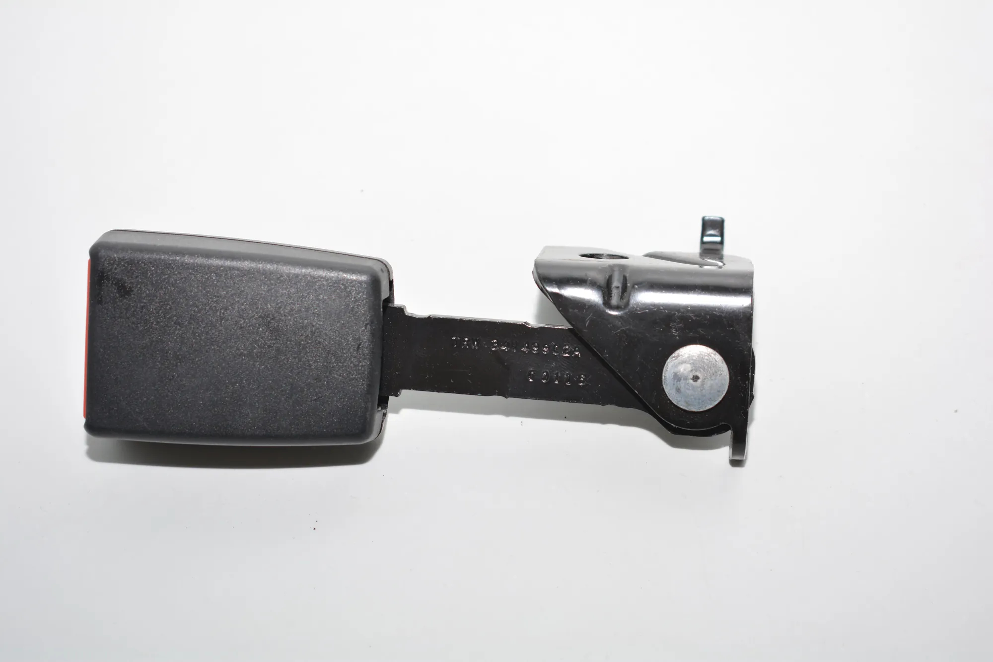 Rear Left Seat Buckle – OEM 7347725 · BMW i3 (I01) Hybrid 2016 – 2