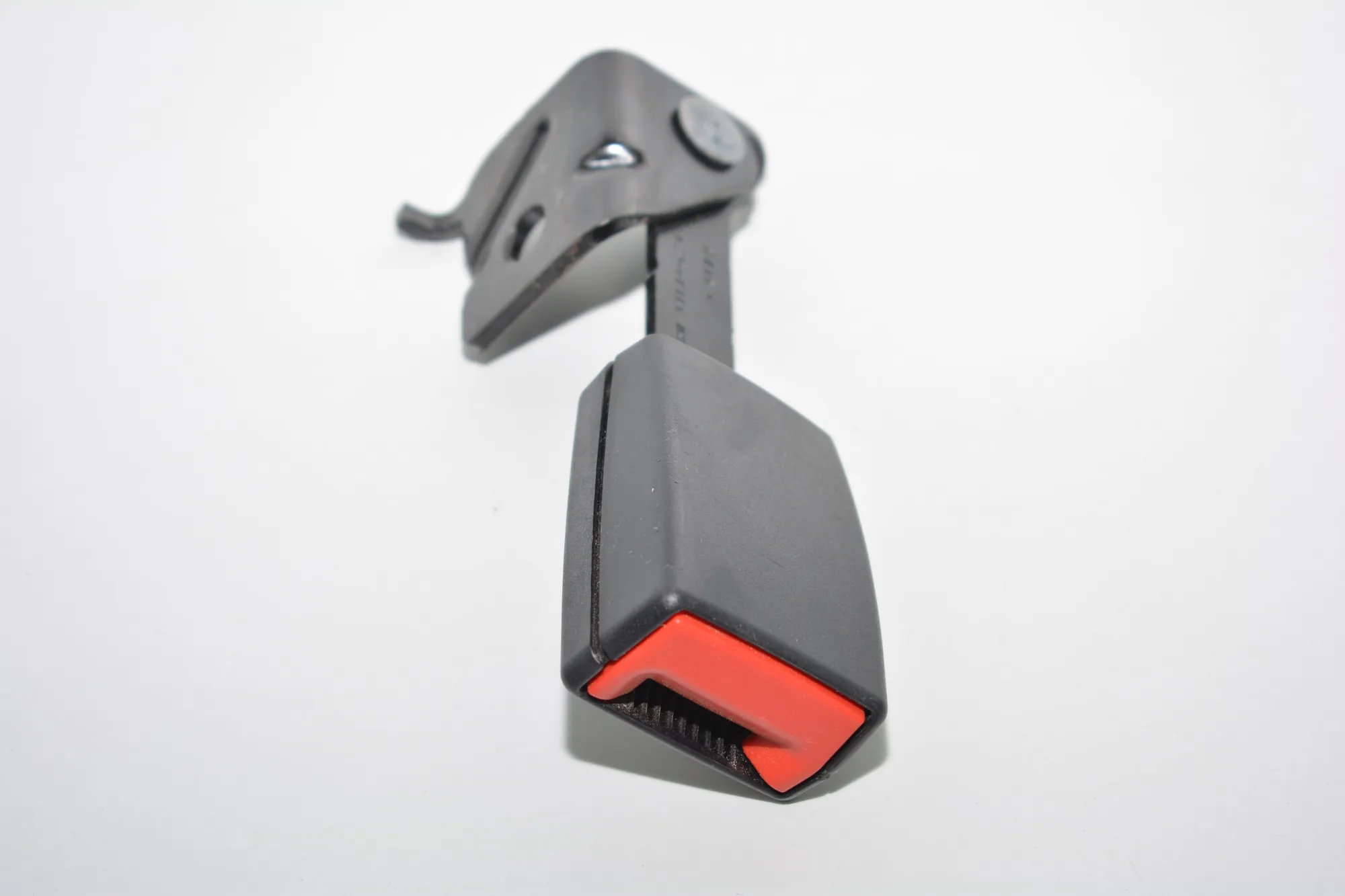Rear Left Seat Buckle – OEM 7347725 · BMW i3 (I01) Hybrid 2016
