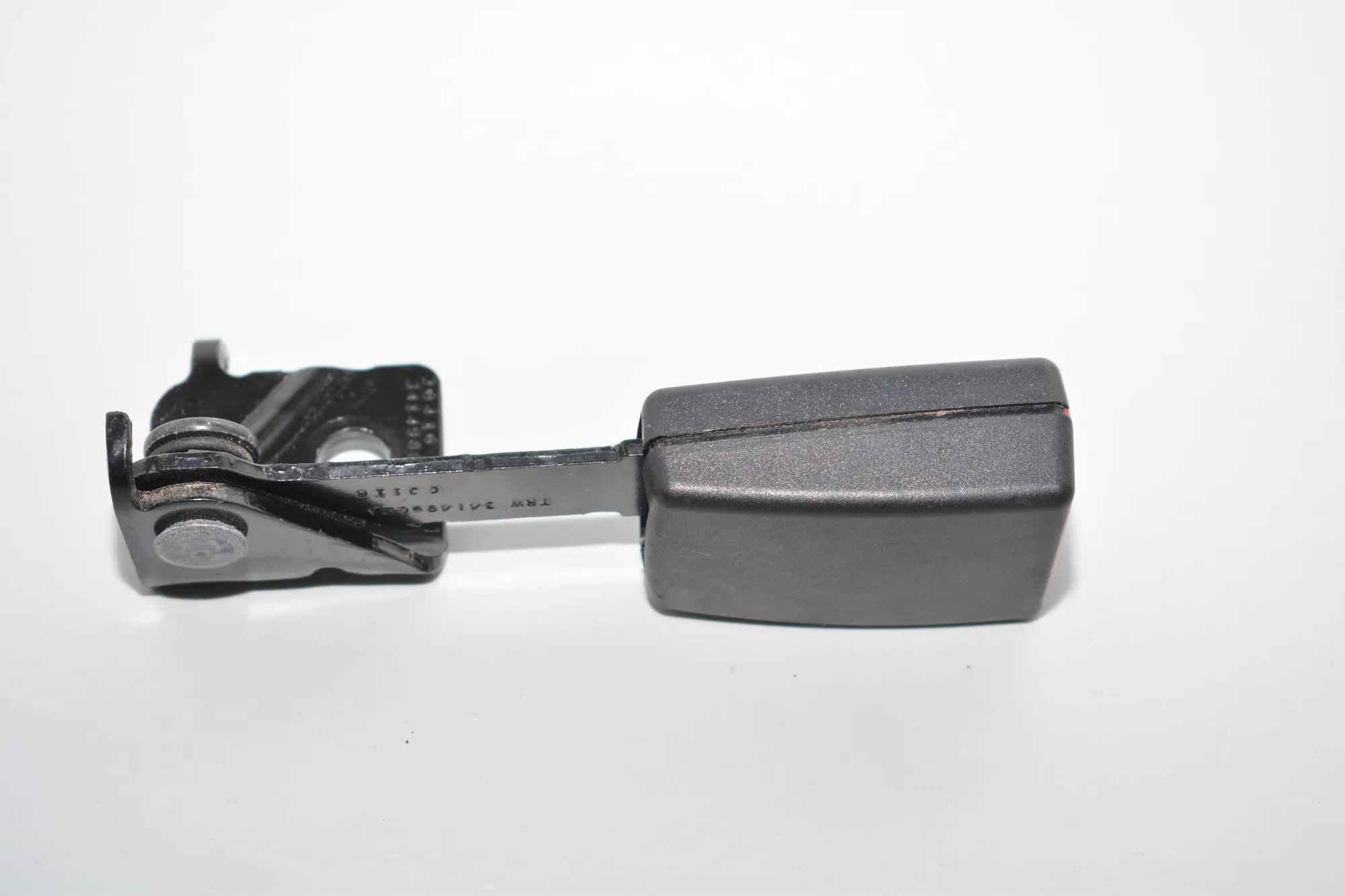 Rear Left Seat Buckle – OEM 7347725 · BMW i3 (I01) Hybrid 2016 – 4