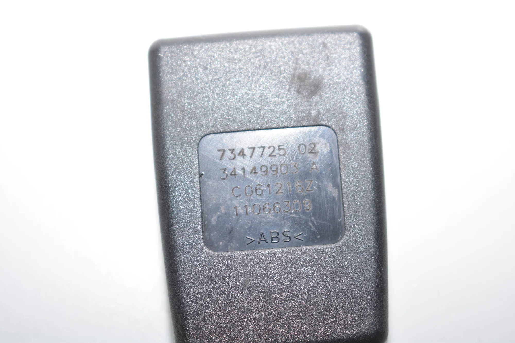 Rear Left Seat Buckle – OEM 7347725 · BMW i3 (I01) Hybrid 2016 – 5