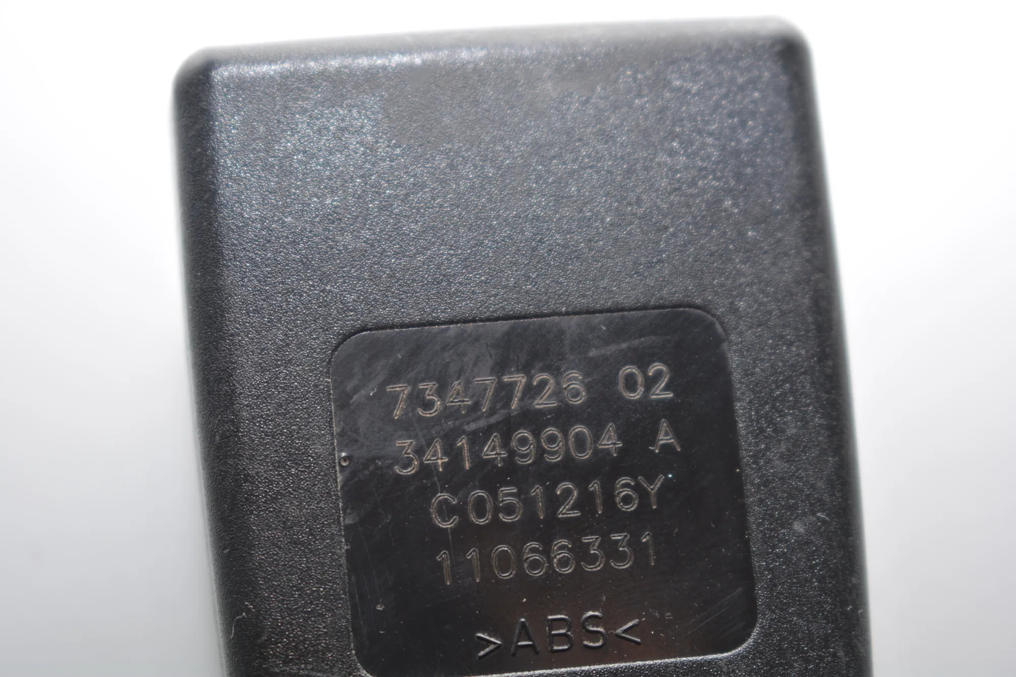 Rear Right Seat Buckle – OEM 7347726 · BMW i3 (I01) Hybrid 2016 – 6