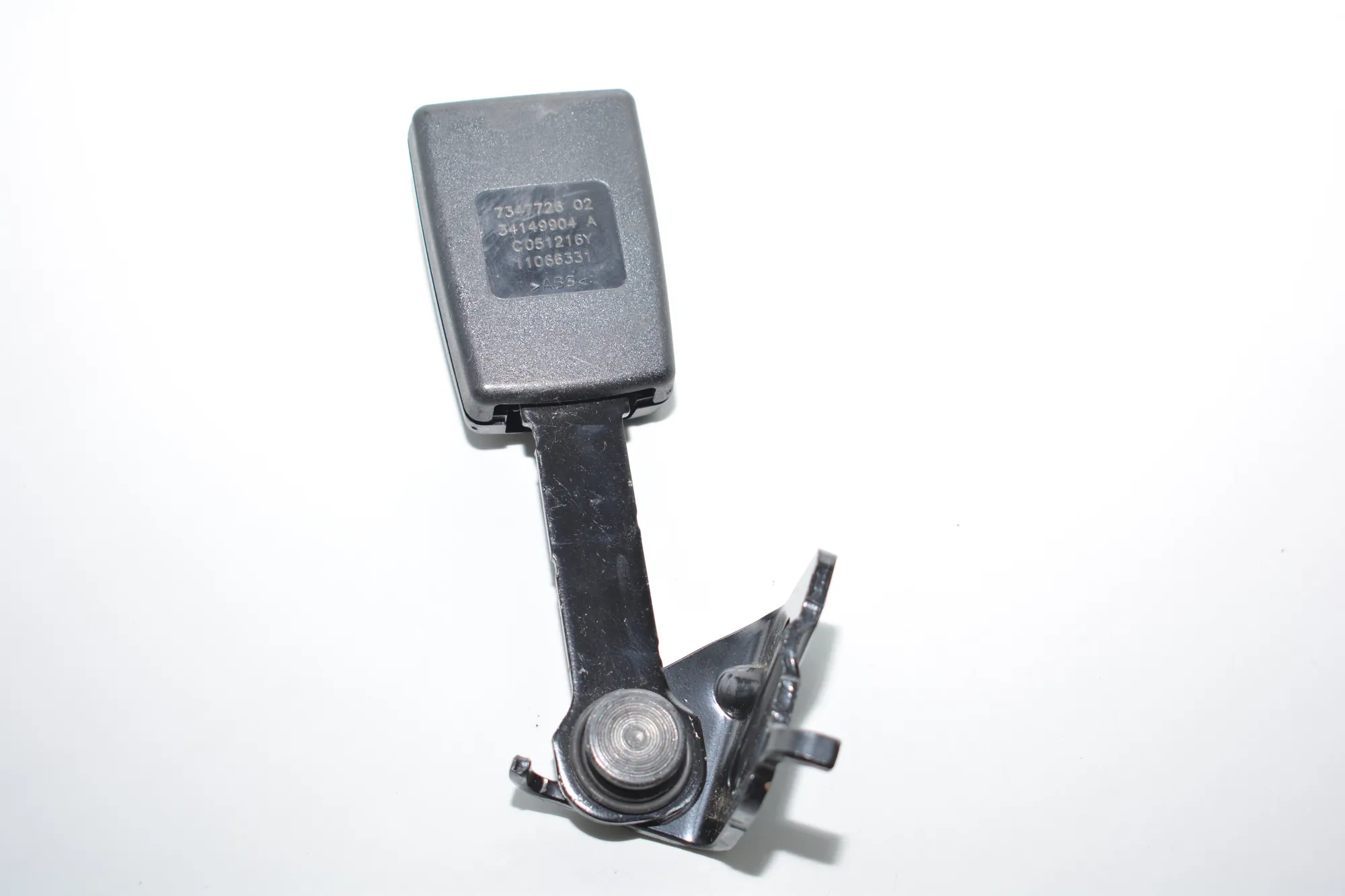 Rear Right Seat Buckle – OEM 7347726 · BMW i3 (I01) Hybrid 2016 – 5
