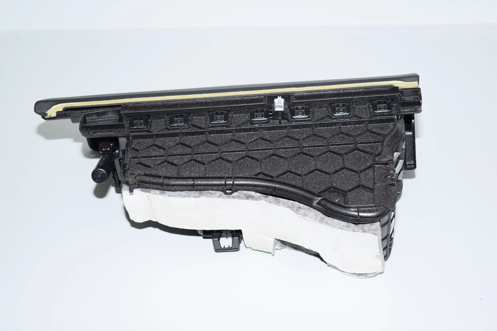 Glove Compartment – OEM 9228284 · BMW 3 (F30, F80) 330 d xDrive 2014 – 4