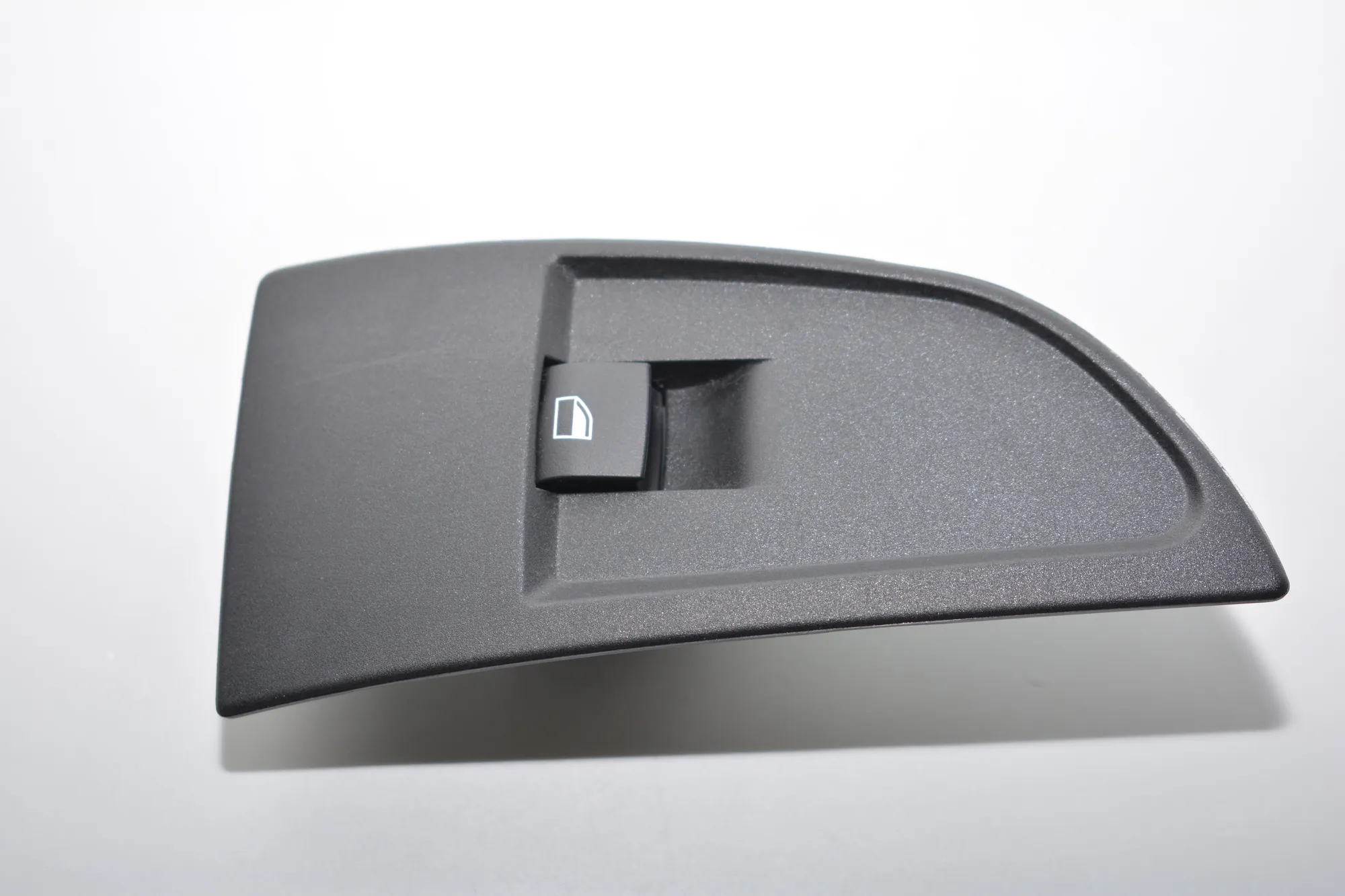 Front Right Door Window Switch – OEM 9208107 · BMW i3 (I01) Electric 2019 – 2