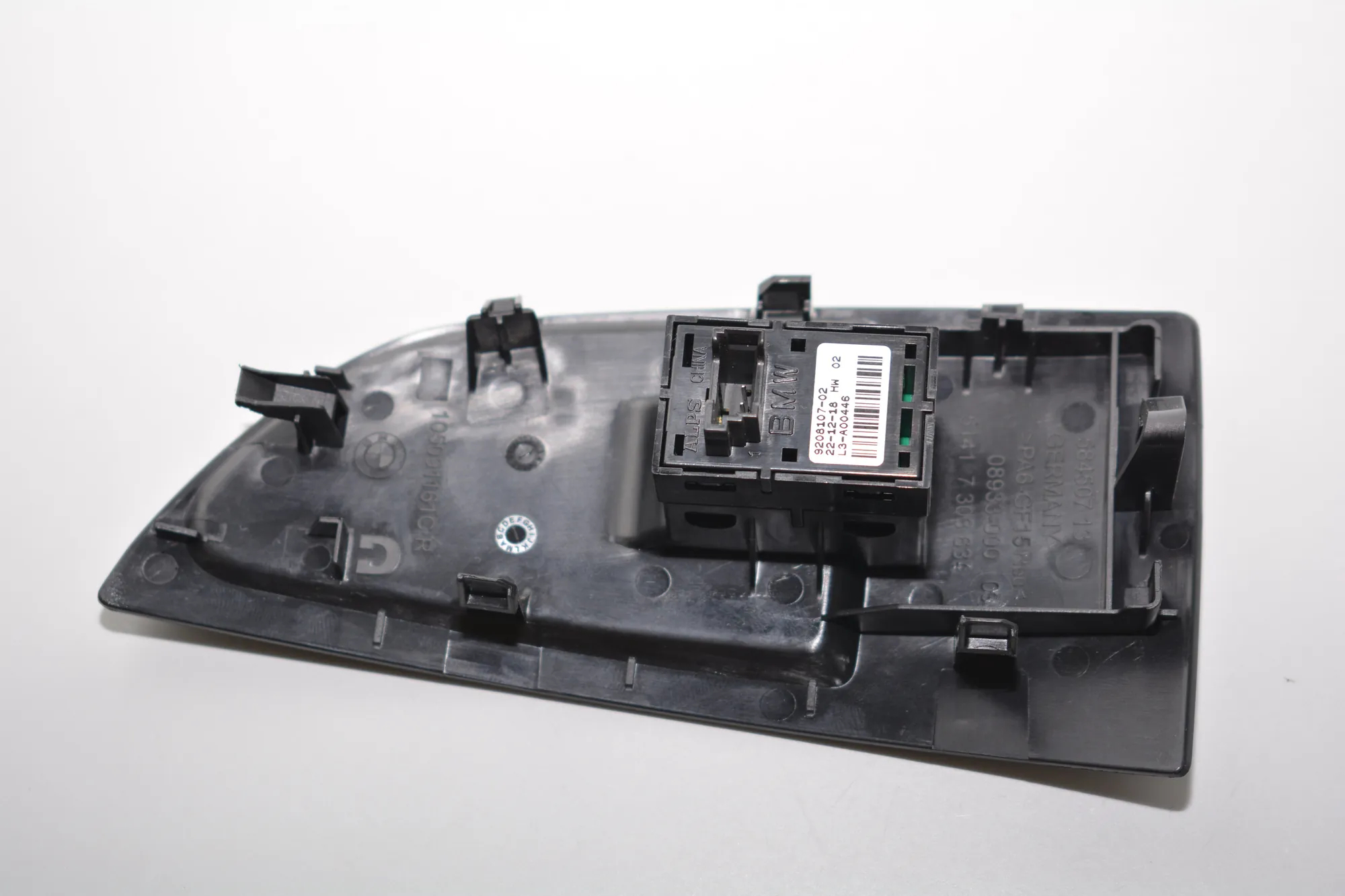 Front Right Door Window Switch – OEM 9208107 · BMW i3 (I01) Electric 2019 – 4