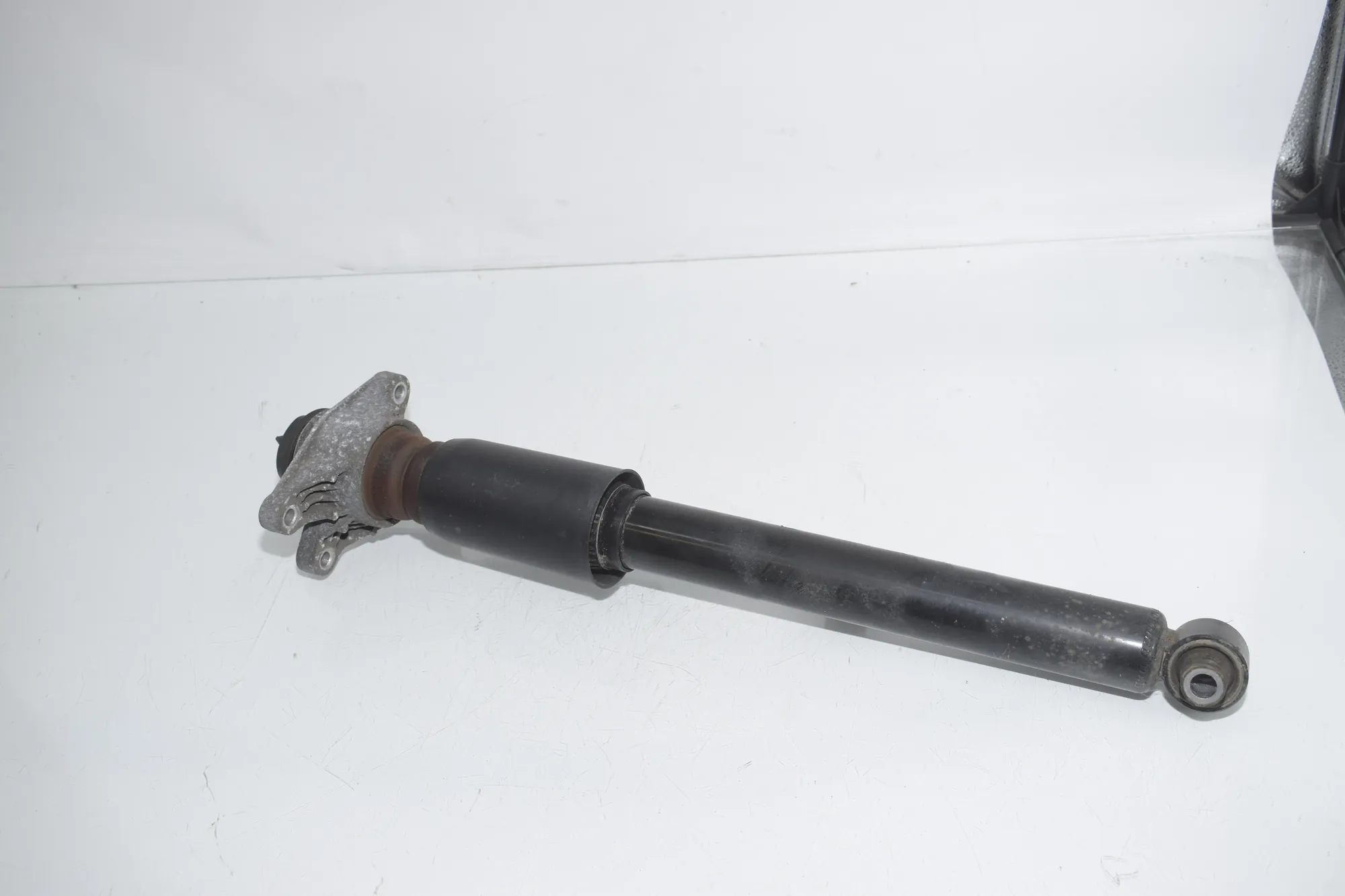 Rear Left Shock Absorber – OEM 6879317 · BMW 3 Touring (G21) (2019 - -) 320 d 2024 – 3