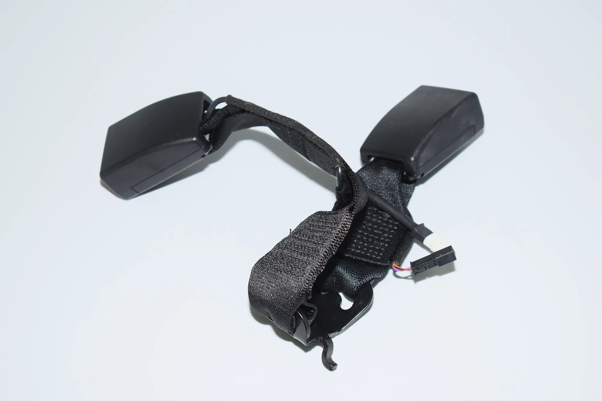 Rear Middle Seat Buckle – OEM 7355471 · BMW 3 (F30, F80) 330 d xDrive 2014