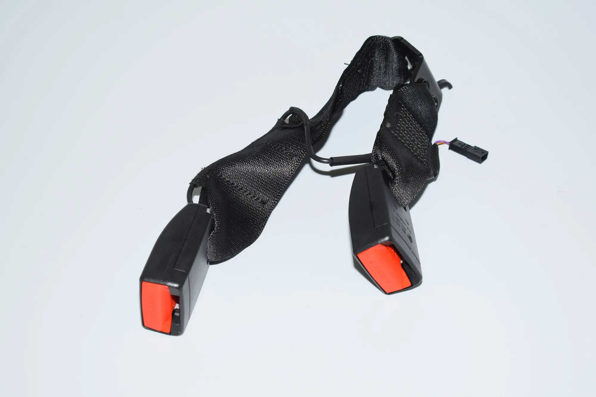 Rear Middle Seat Buckle – OEM 7355471 · BMW 3 (F30, F80) 330 d xDrive 2014 – 3