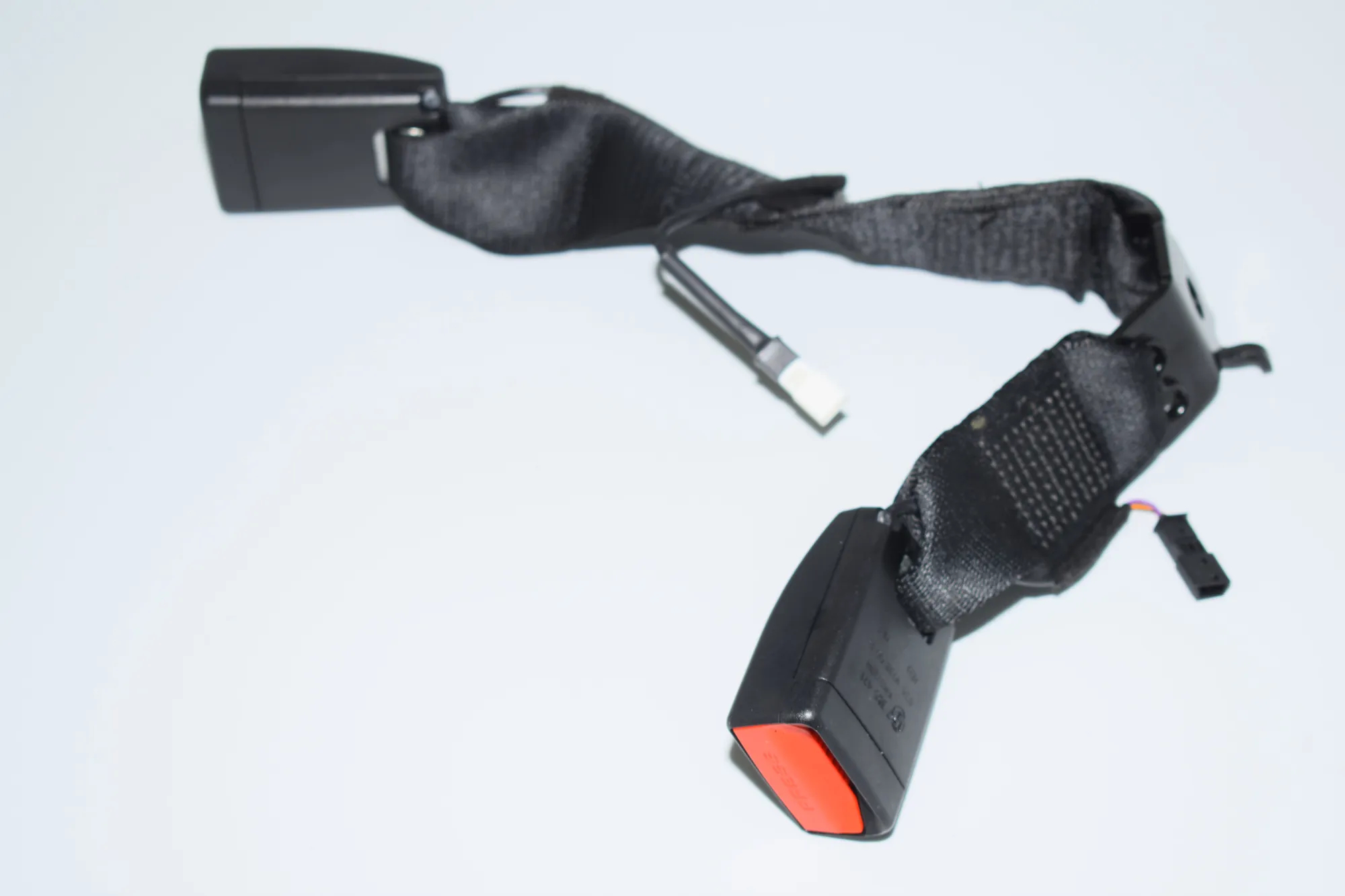 Rear Middle Seat Buckle – OEM 7355471 · BMW 3 (F30, F80) 330 d xDrive 2014 – 2