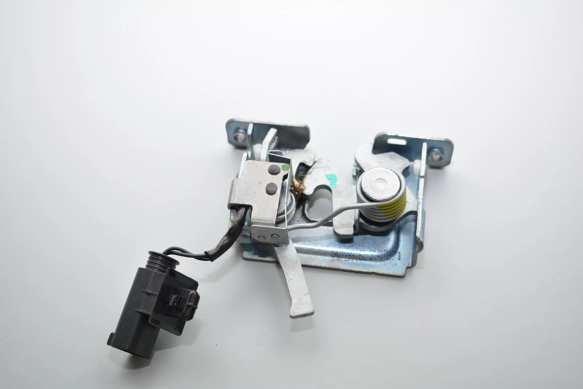 Bonnet Lock – OEM 7299162 · BMW i3 (I01) Hybrid 2016 – 2